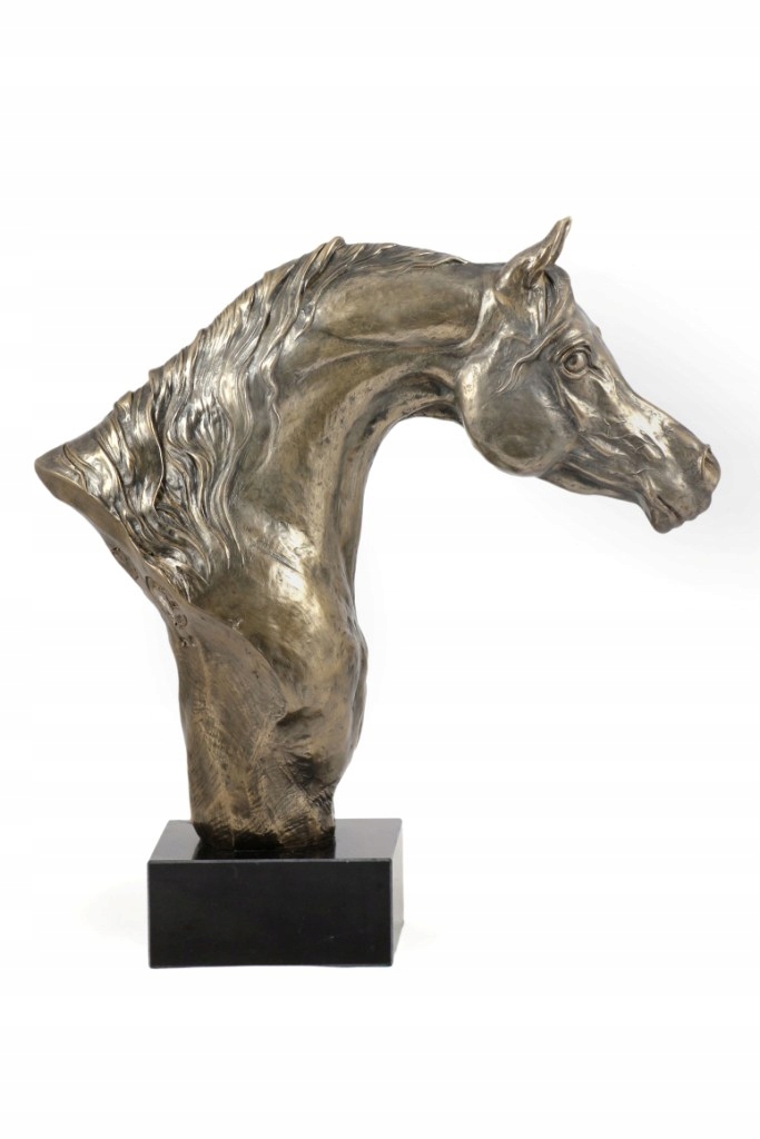 Kôň čistej arabskej krvi, veľká soška, socha na kameni, trofej