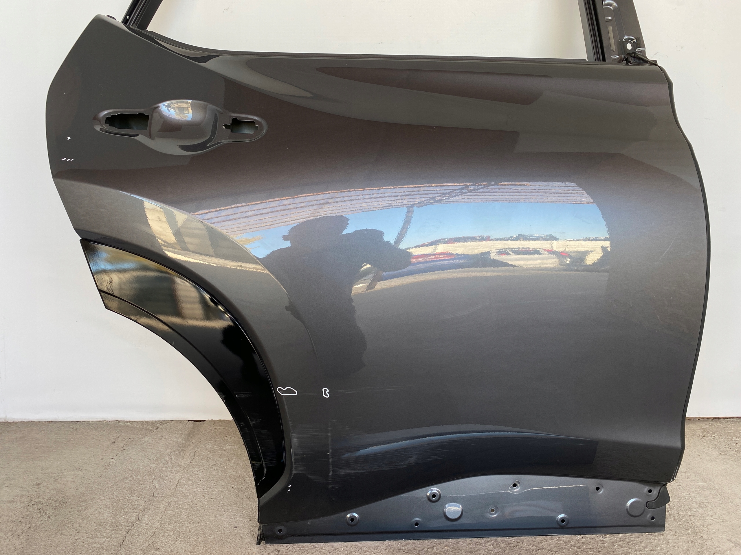 LEXUS RZ 2022r- DRZWI TYŁ PRAWE TYLNE POZNAŃ (==GIEŁDA==) Numer katalogowy części LEXUS RZ 2022r-