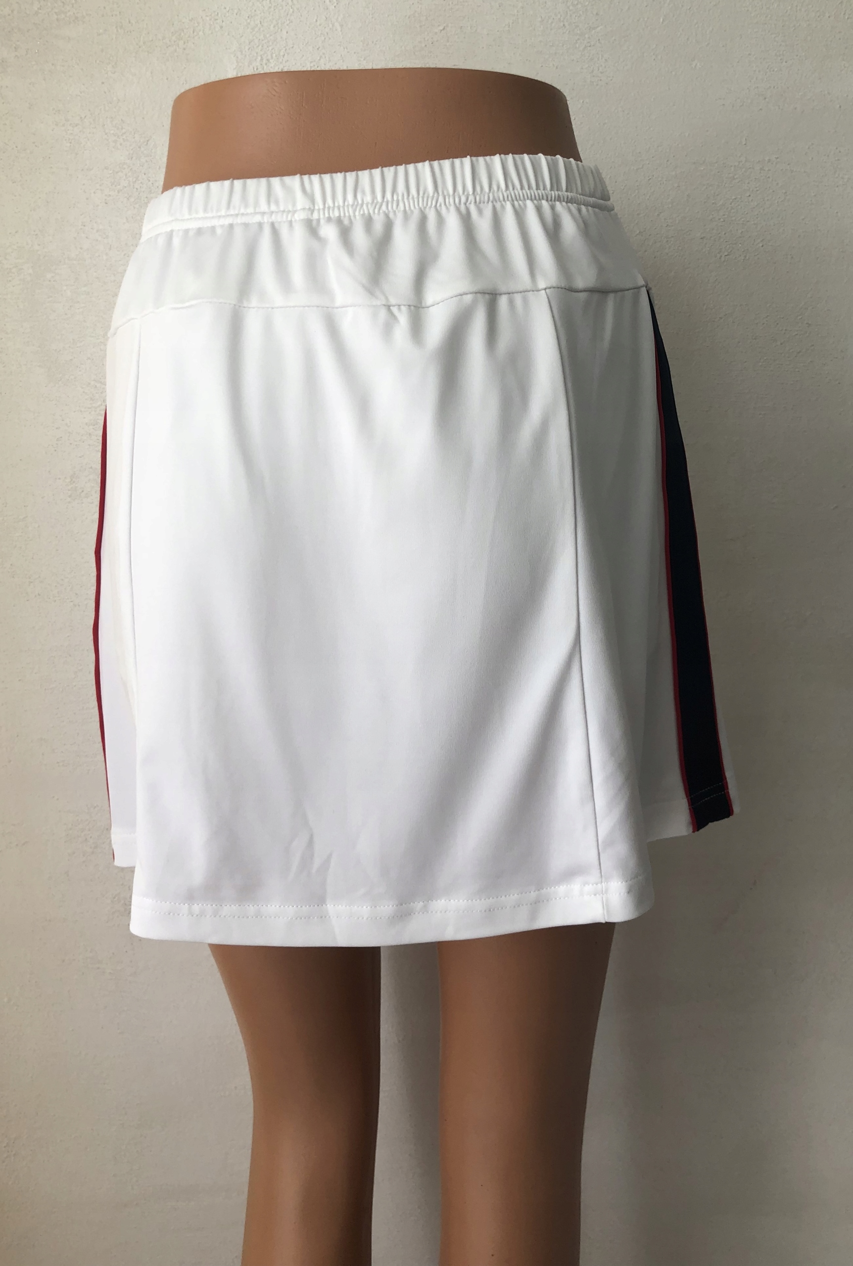 SPRTOWA SPÓDNICZKA Z WSZYTYMI SZORTAMI 36/38 Rozmiar 36/38