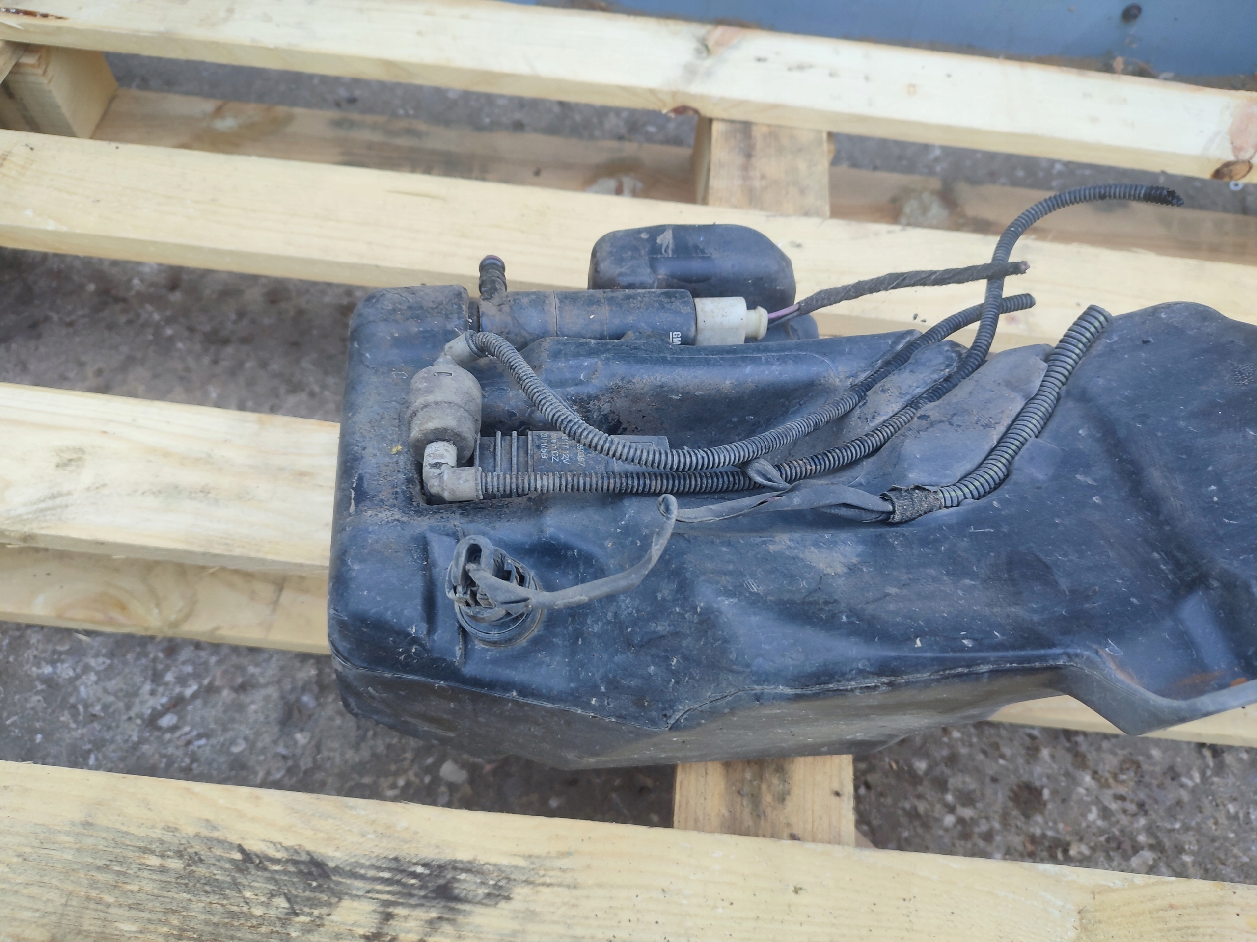 washer fluid tank OPEL ASTRA J 13260590