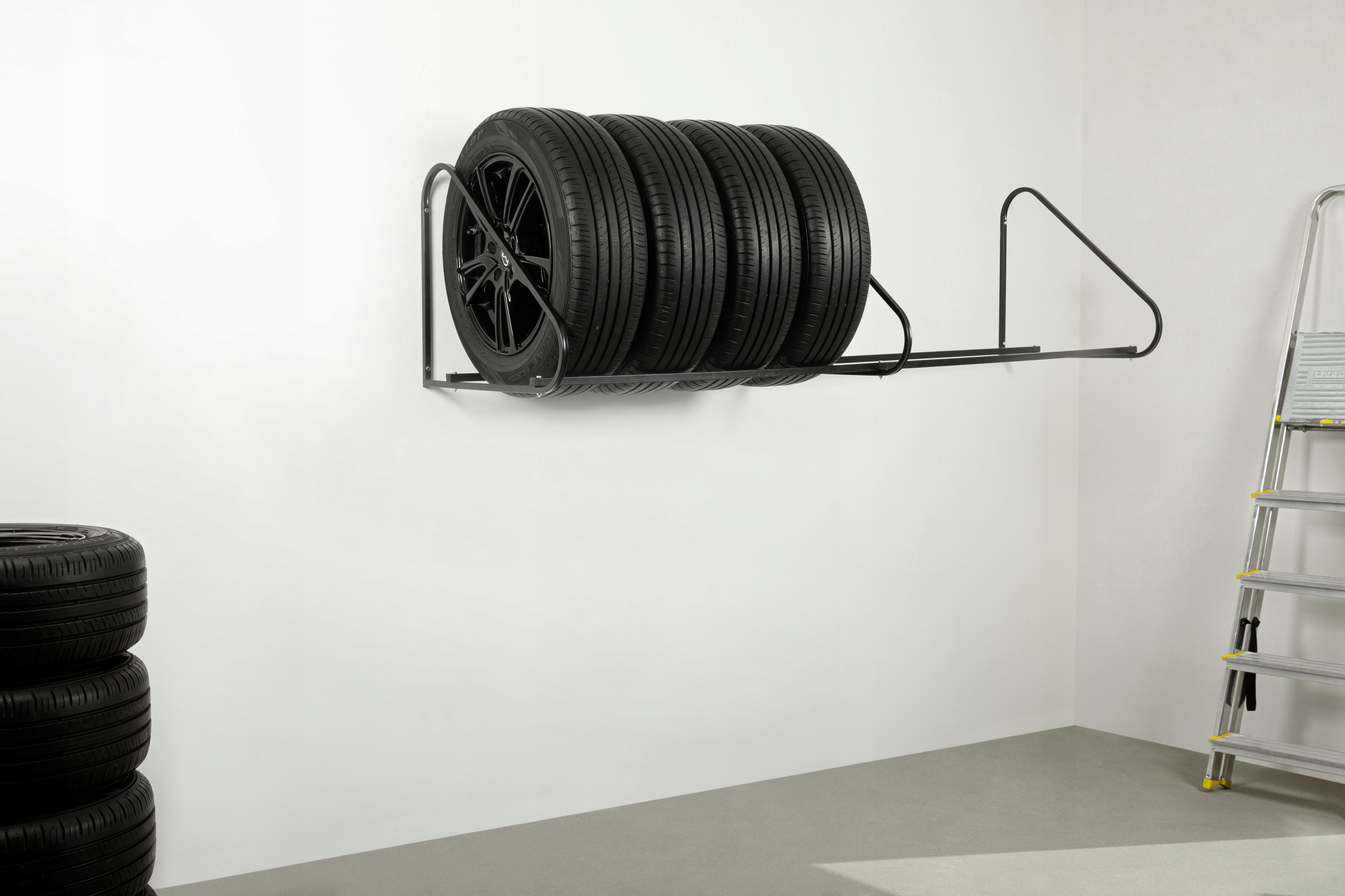 WIESZAK NA 8 OPON KÓŁ FELG STOJAK PÓŁKA NA ŚCIANĘ NA OPONY UNIWERSALNY Kod producenta WS8