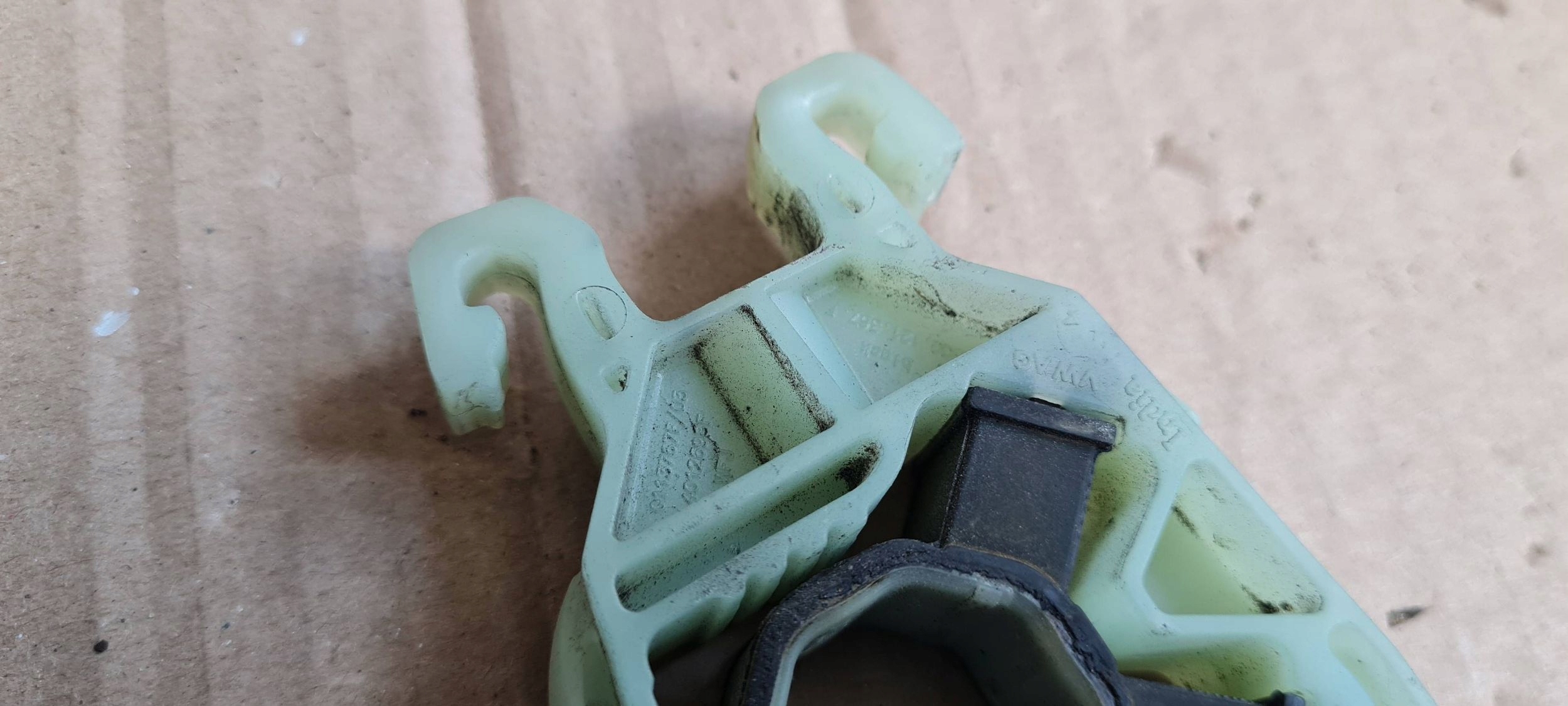 S3 8Y A3 LIFT bracket holder radiator 5Q0121367F Q3 83A