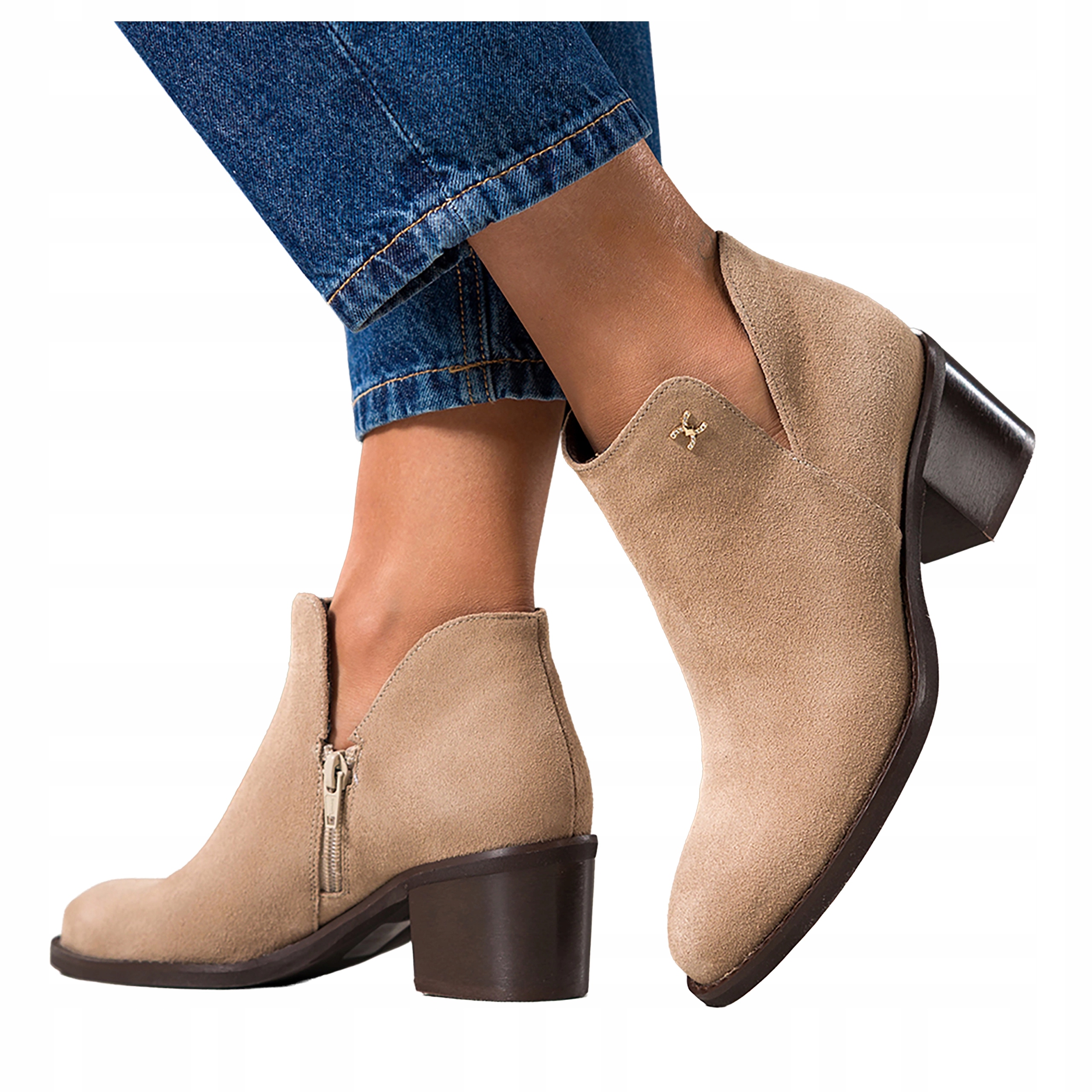 Béžové dámské kotníkové boty s výřezy na kostce a ozdobou Módní Kožené vel. 37