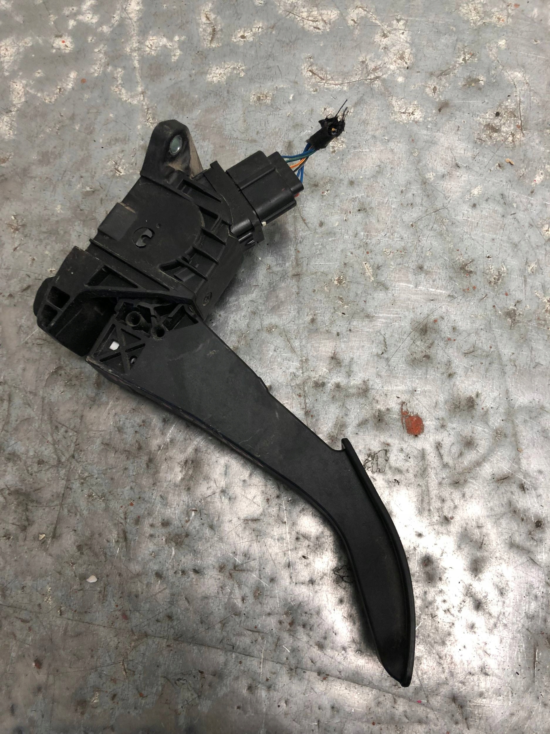 accelerator pedal VW CRAFTER II 7C MAN TGE 2N1723503