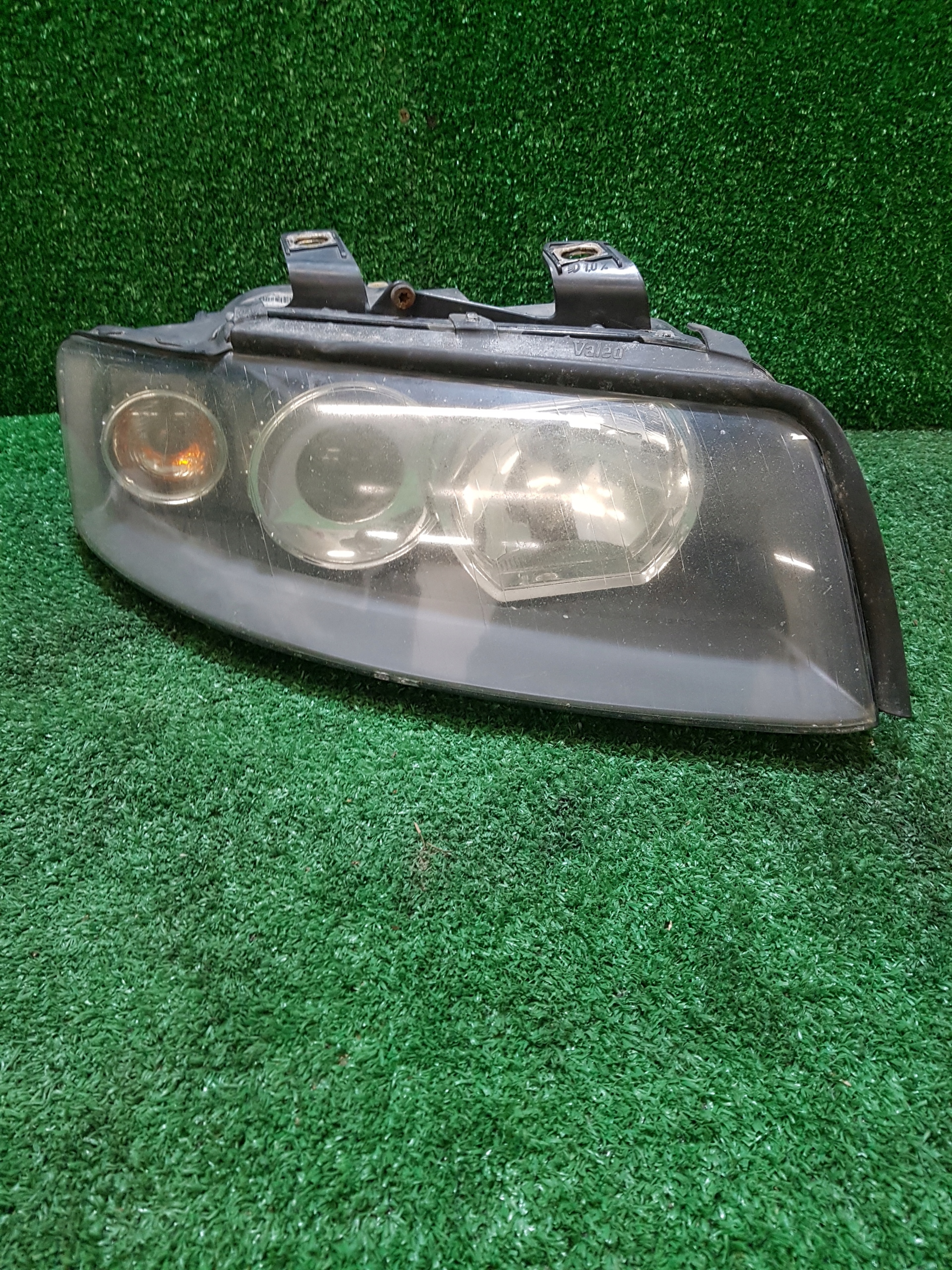light right front AUDI A4 B6 8E0941004M