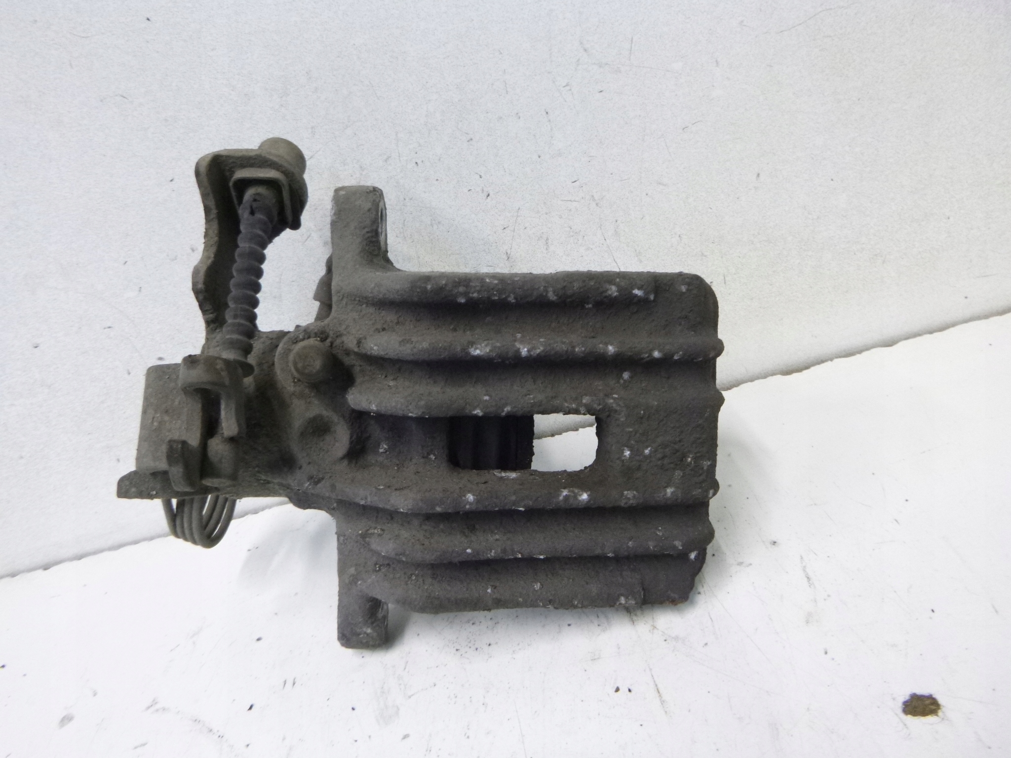 caliper brake rear part Volkswagen Passat B5 1.6 97r.