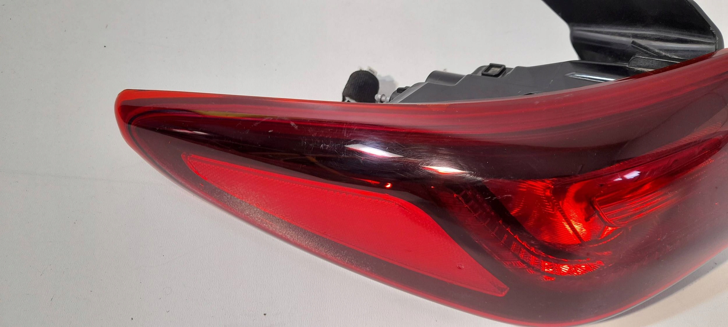 Hyundai Kona and light rear left 92401J90 (R680)