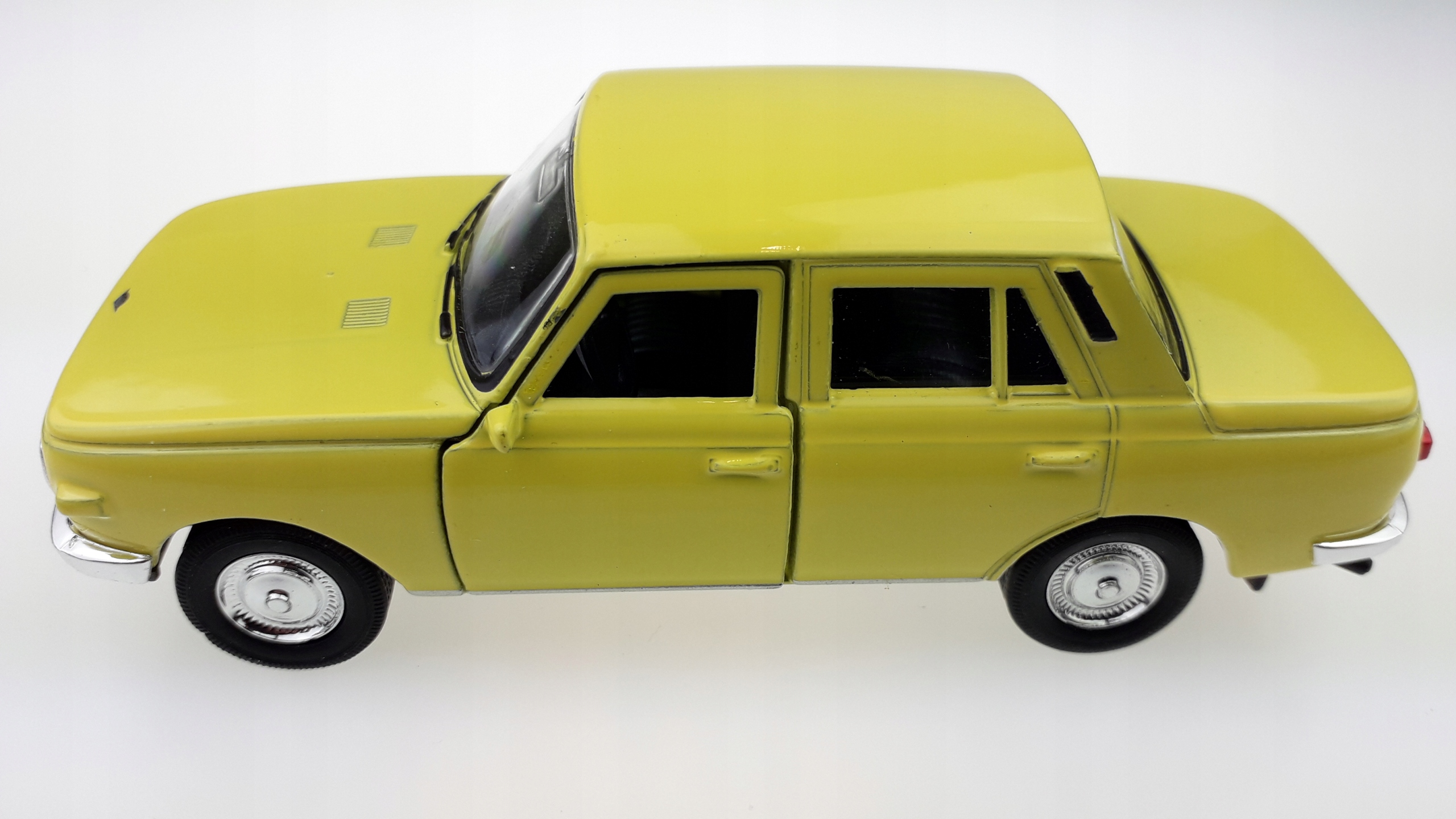 Wartburg 353 Желтая металлическая модель WELLY 1:34