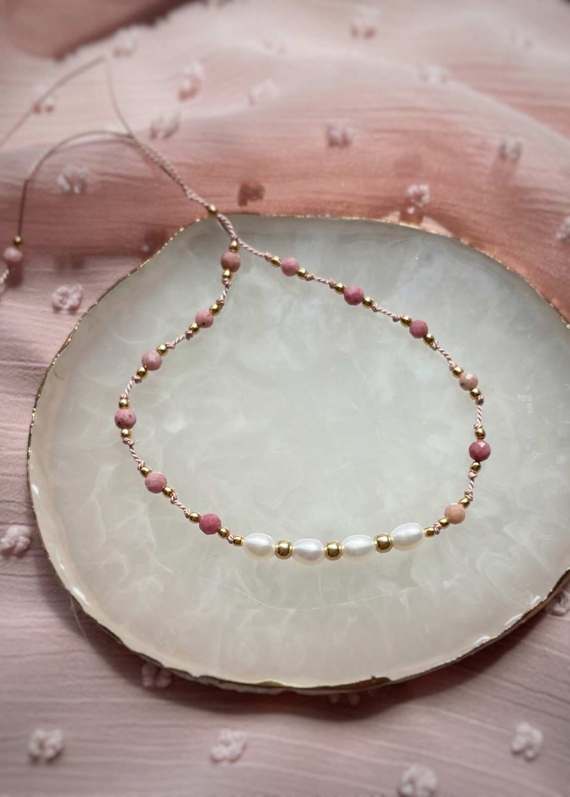 Náramek perly přírodní rodonitová nit hedvábná