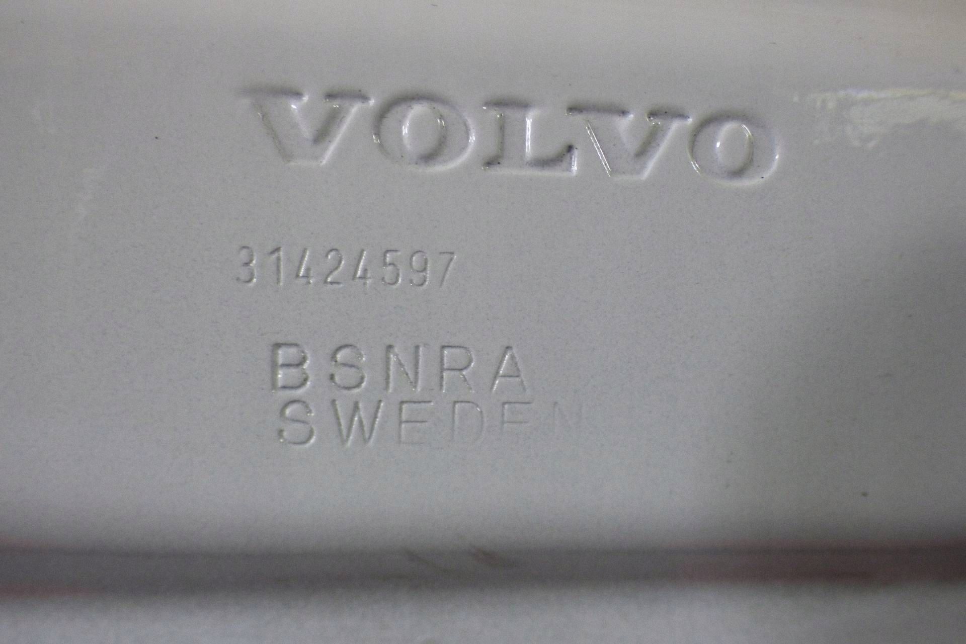 Volvo V60 S60 and II door left front 31424597 2011-2018