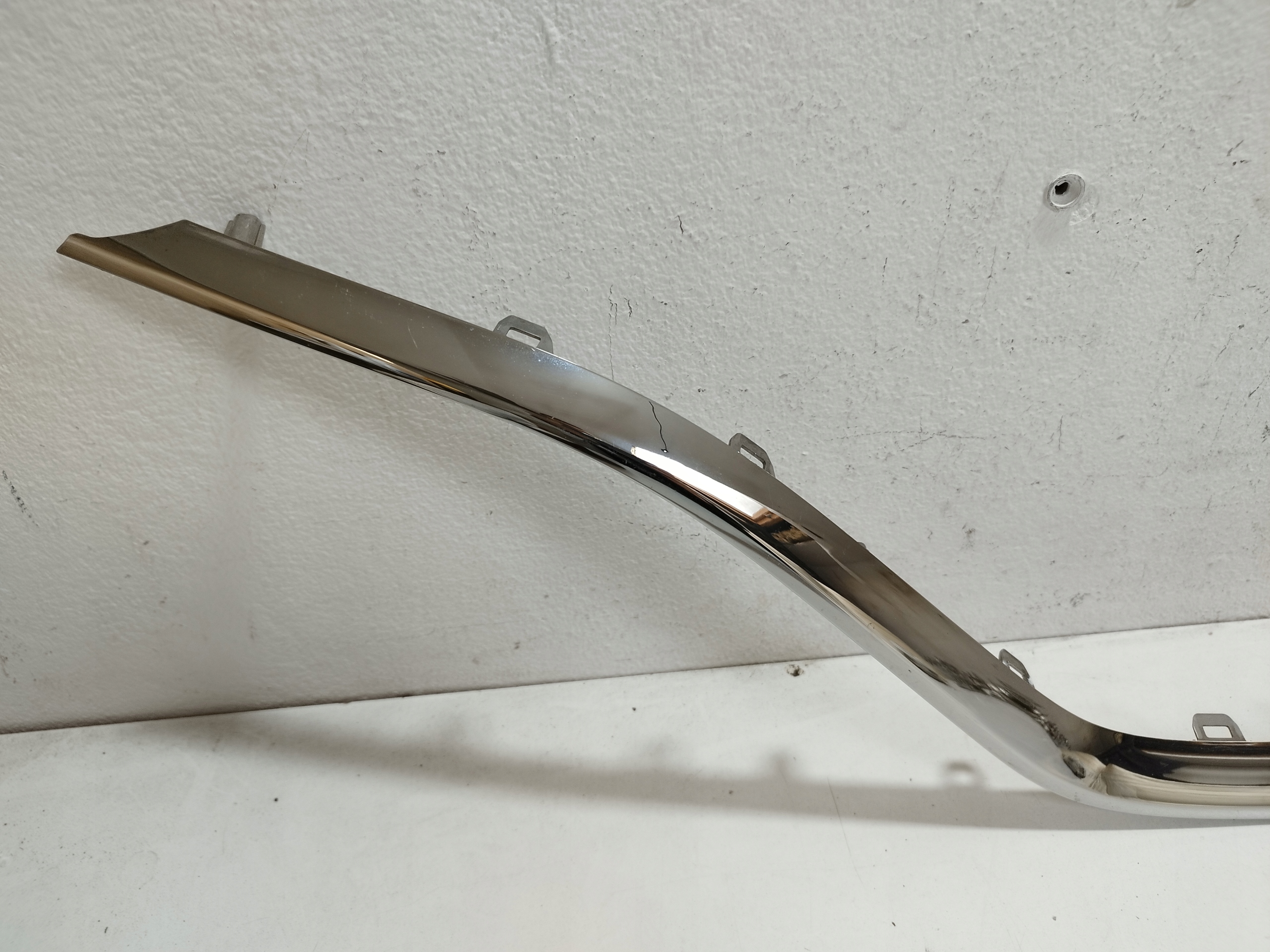 RENAULT KADJAR LISTWA CHROM ATRAPY 623856800R Strona zabudowy przód