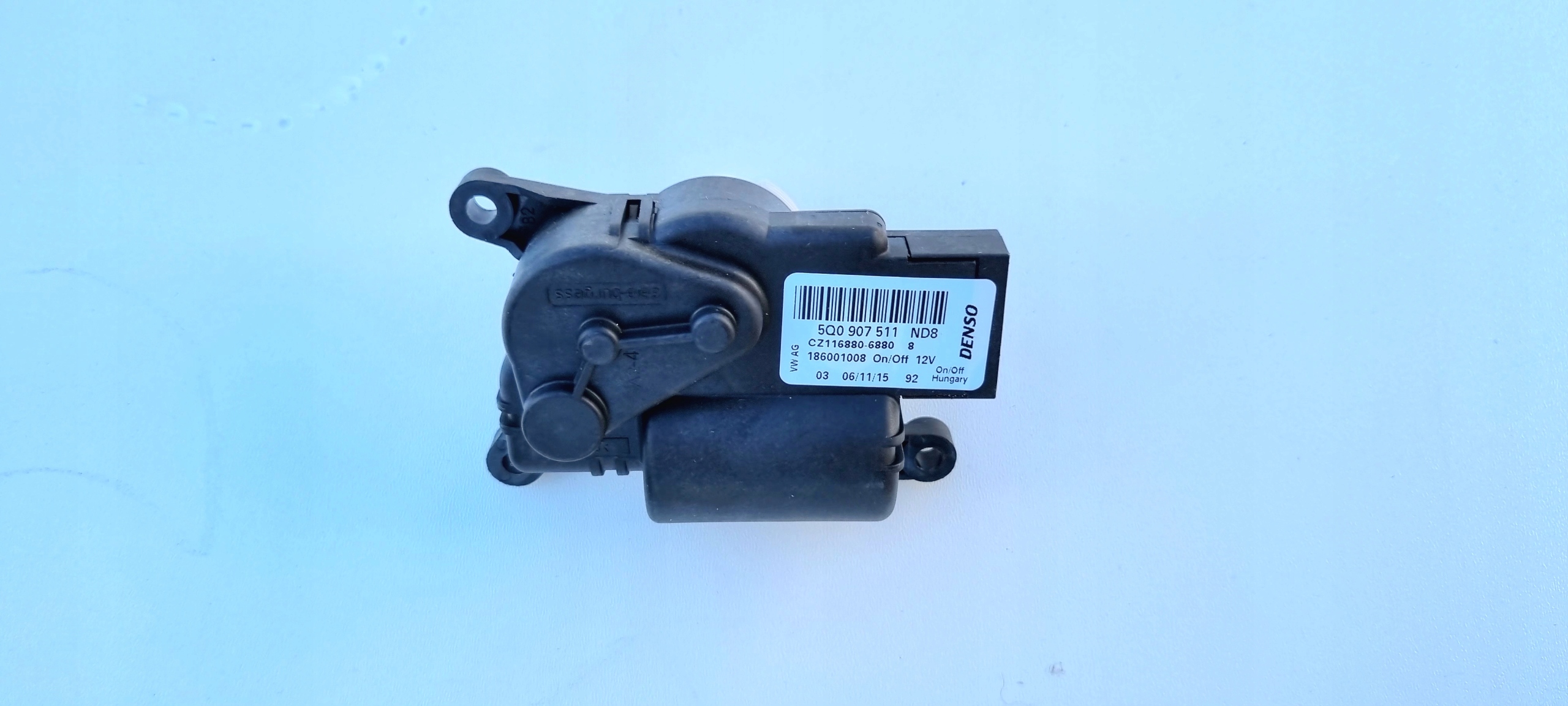 Шаговый двигатель отопителя VW OE 5Q0907511 ND8
