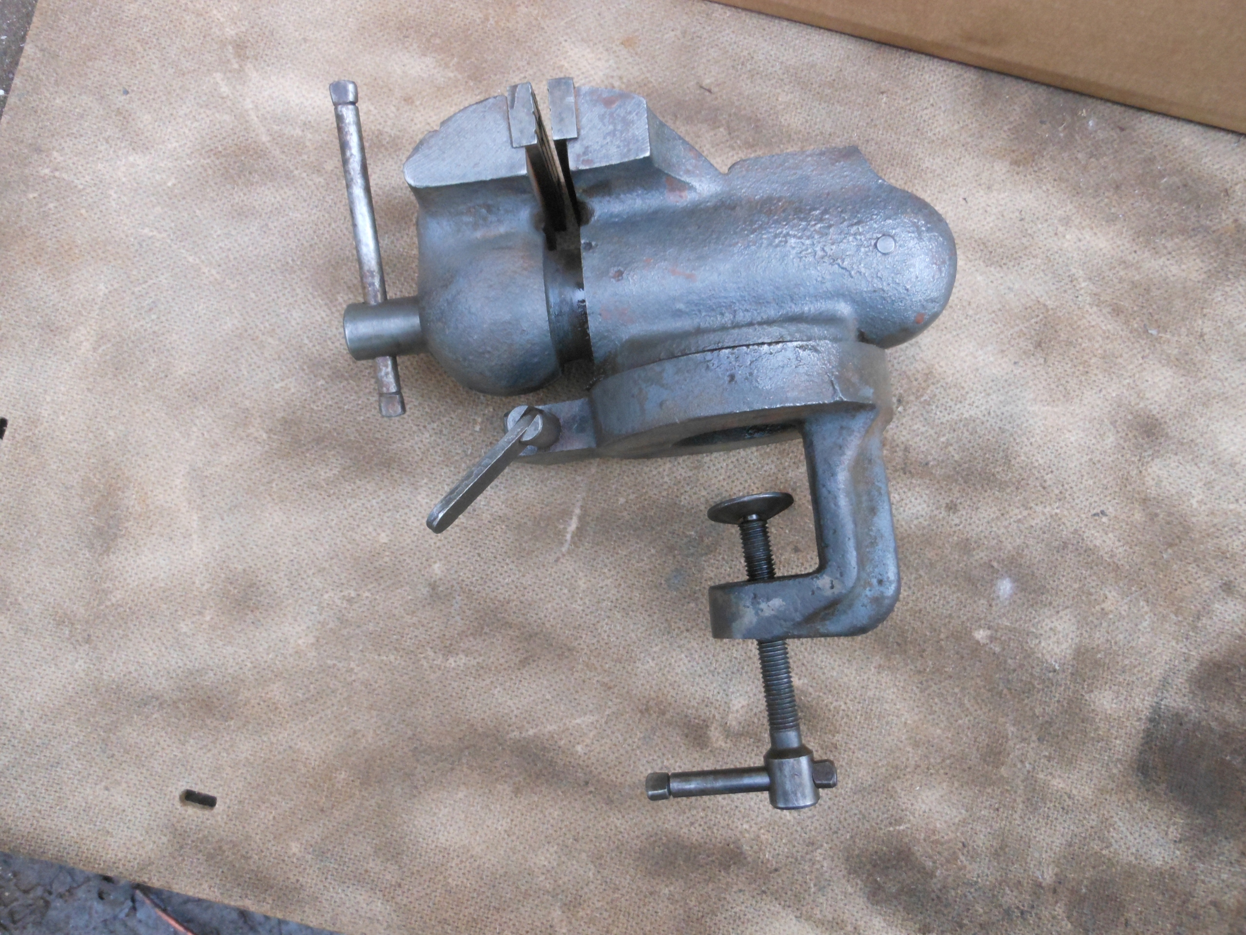 STARE MASYWNE SOLIDNE IMADŁO OBROTOWE