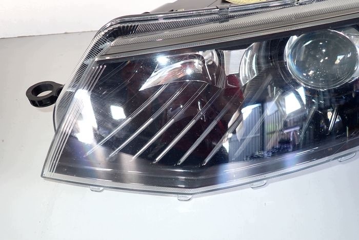 SKODA OCTAVIA III BI-XENON LED 13-17 reflektor left light left 5E1941015B