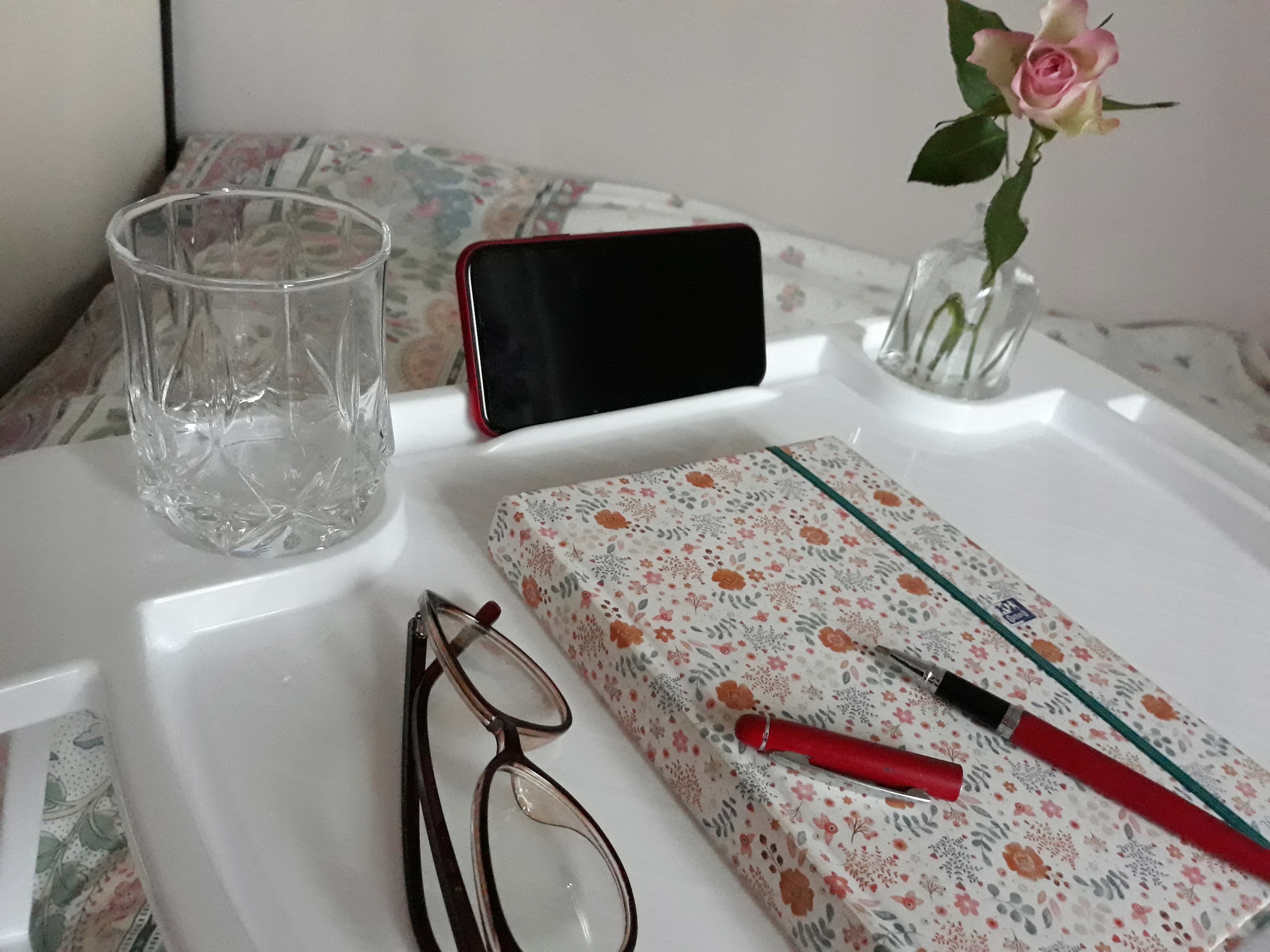 STOLIK DO ŁÓŻKA SKŁADANY ŚNIADANIOWY POD LAPTOP Marka Artgos