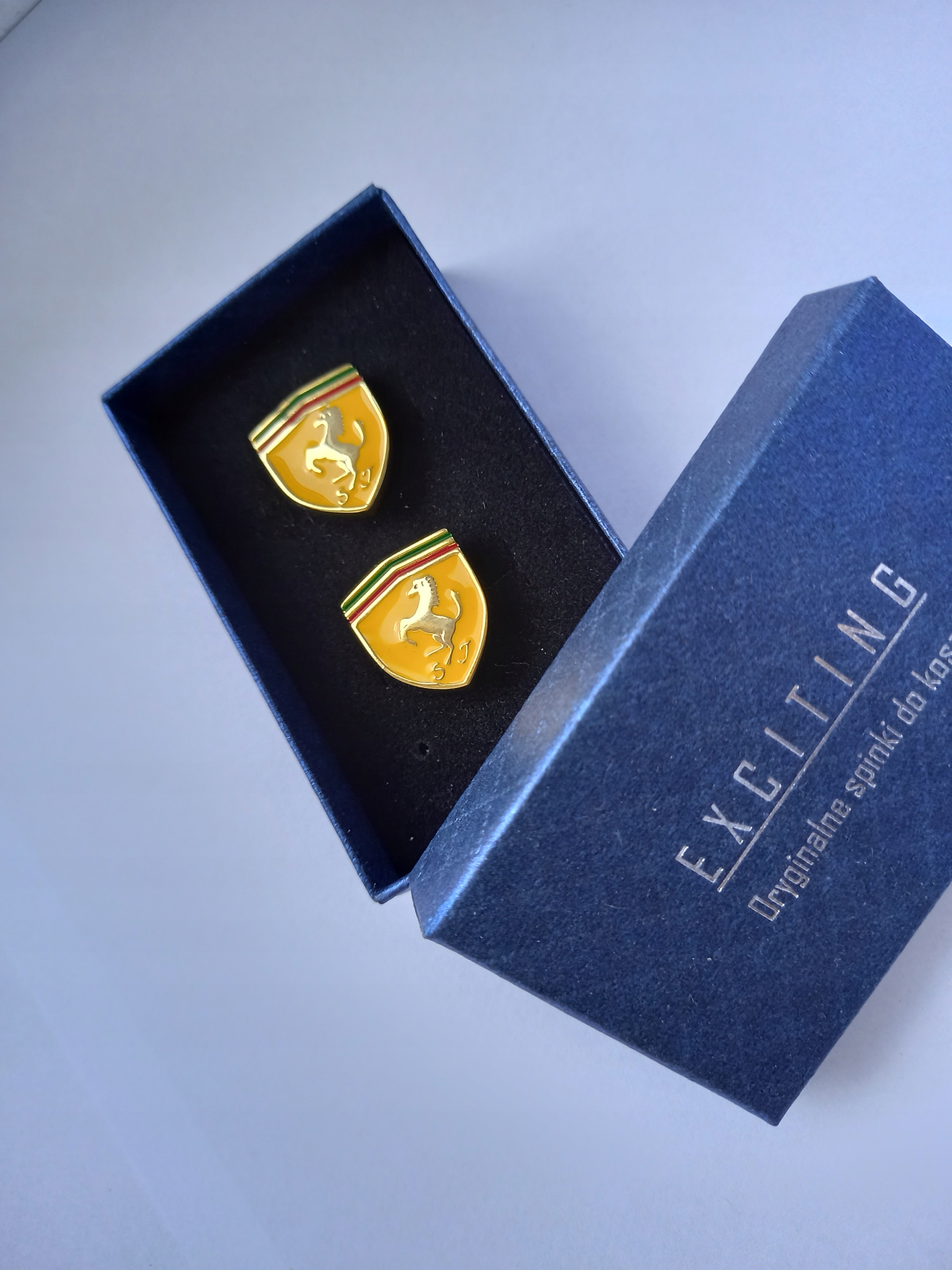 Exkluzivní spony na košili Žluté Ferrari