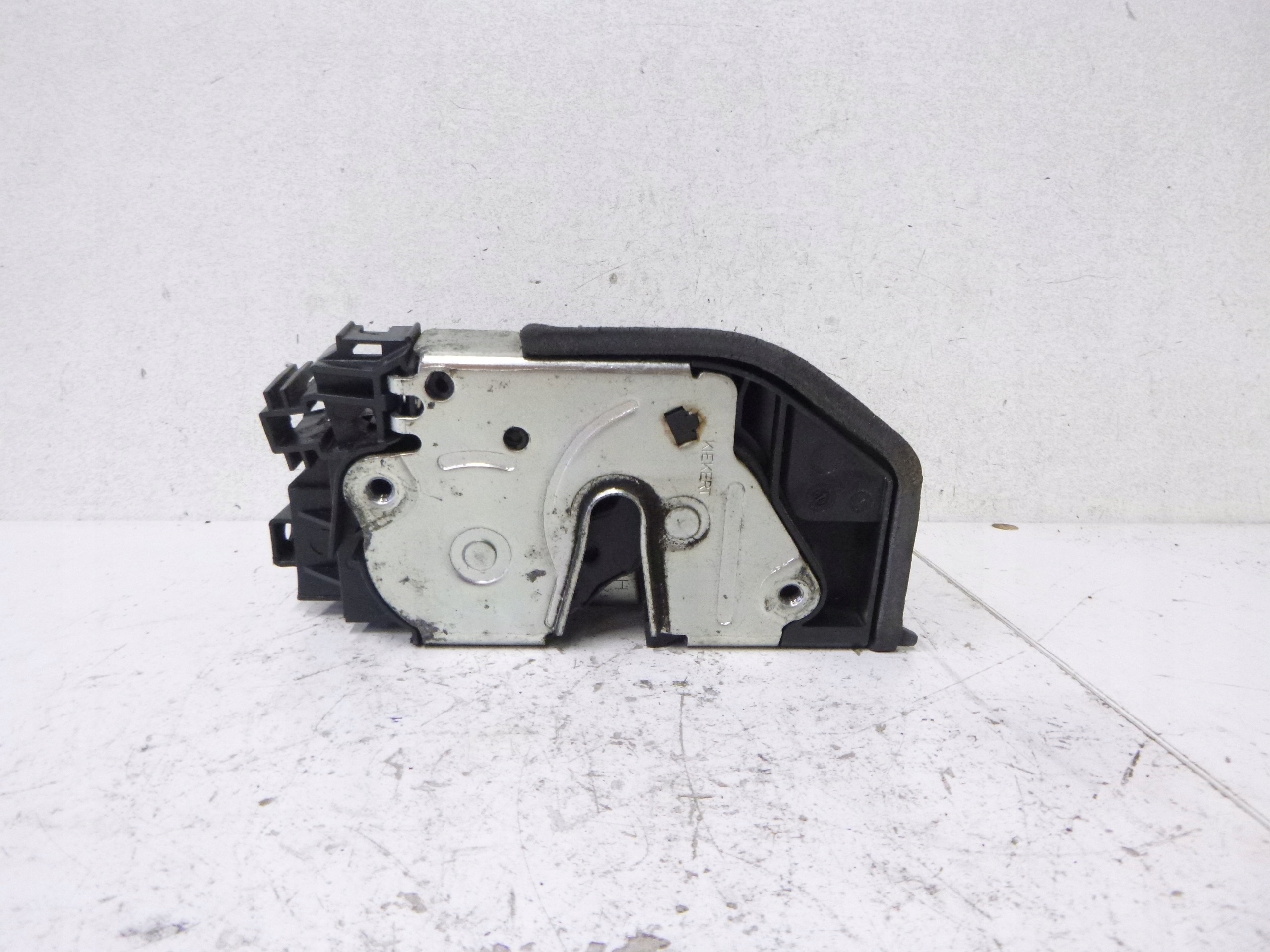 zár ajtó eleje bal BMW 1 E87 E81 E90 E91 5 PIN 7202149 OE
