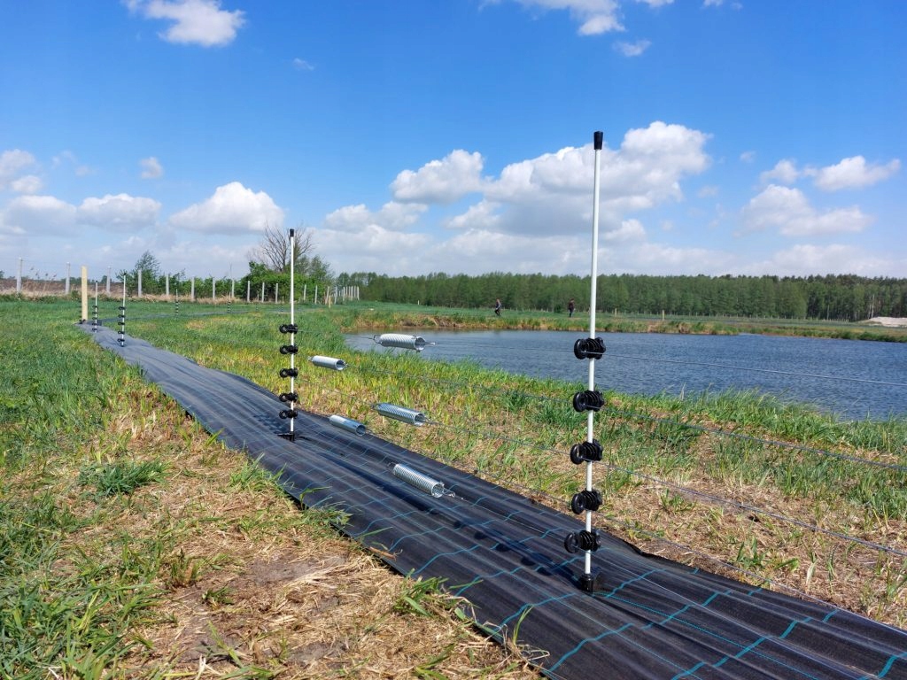 Izolator okrągły z nakrętką do słupka pastuch elektryczny izolatory 25szt Długość trzpienia 0 cm