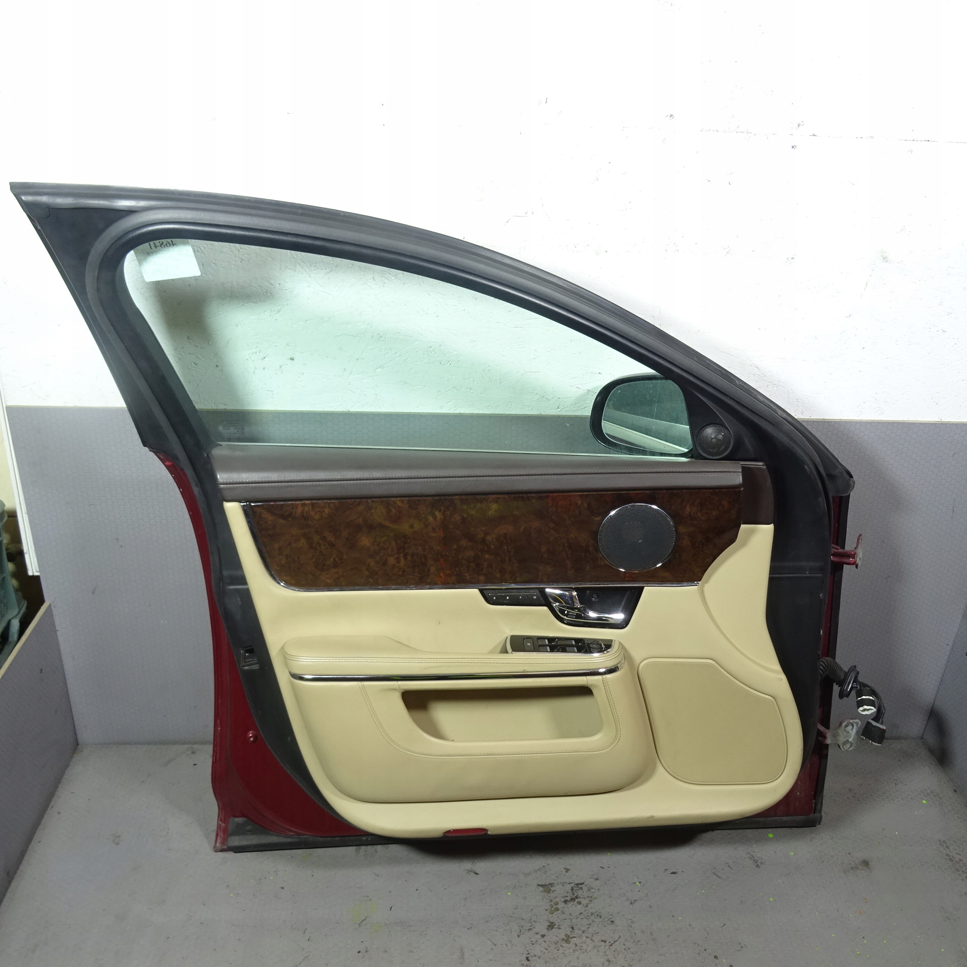 JAGUAR XJ door front left CHN
