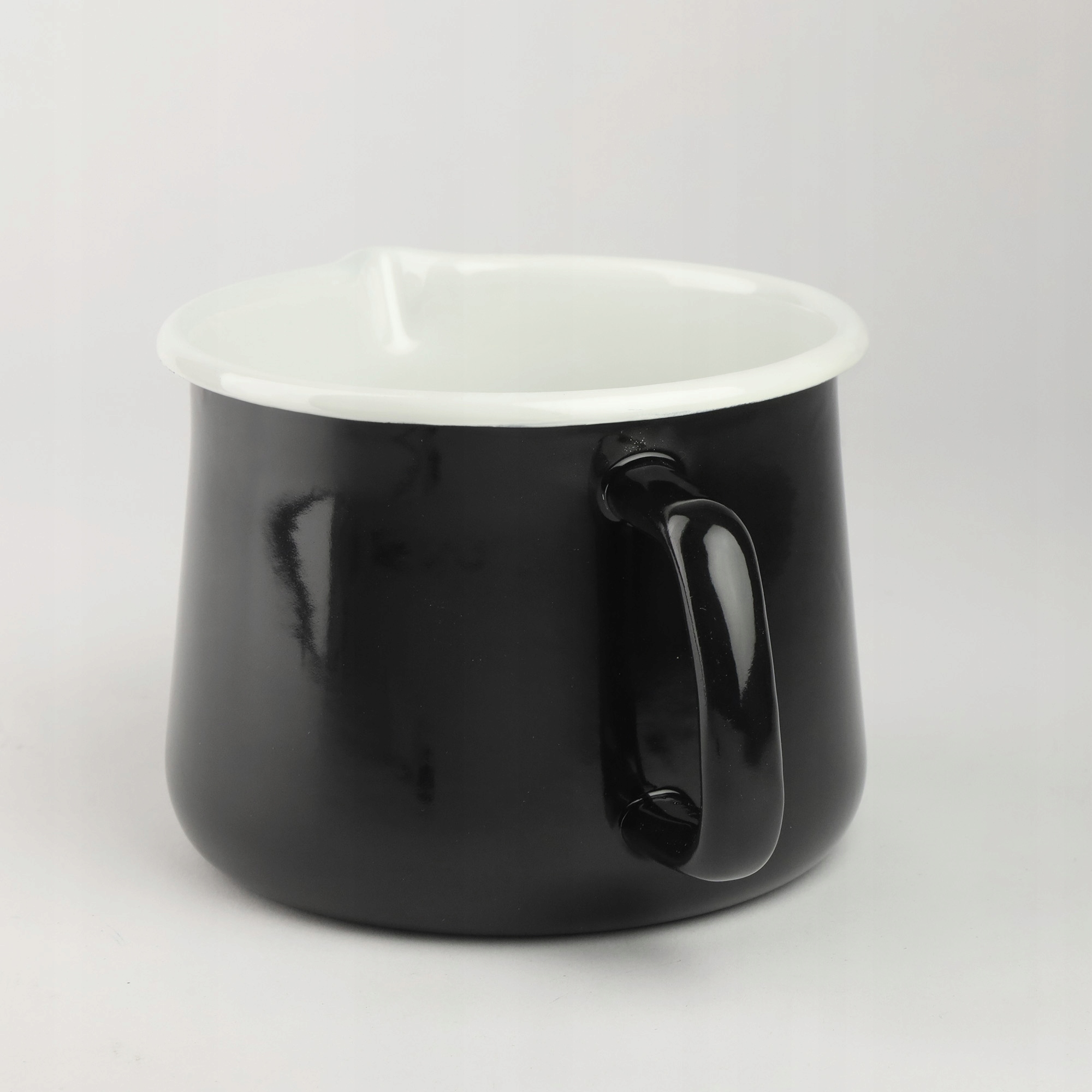 EMALIOWANY KUBEK Z WYLEWKĄ DZBANUSZEK NA KUCHENKĘ Z DZIÓBKIEM 1,7L CZARNY