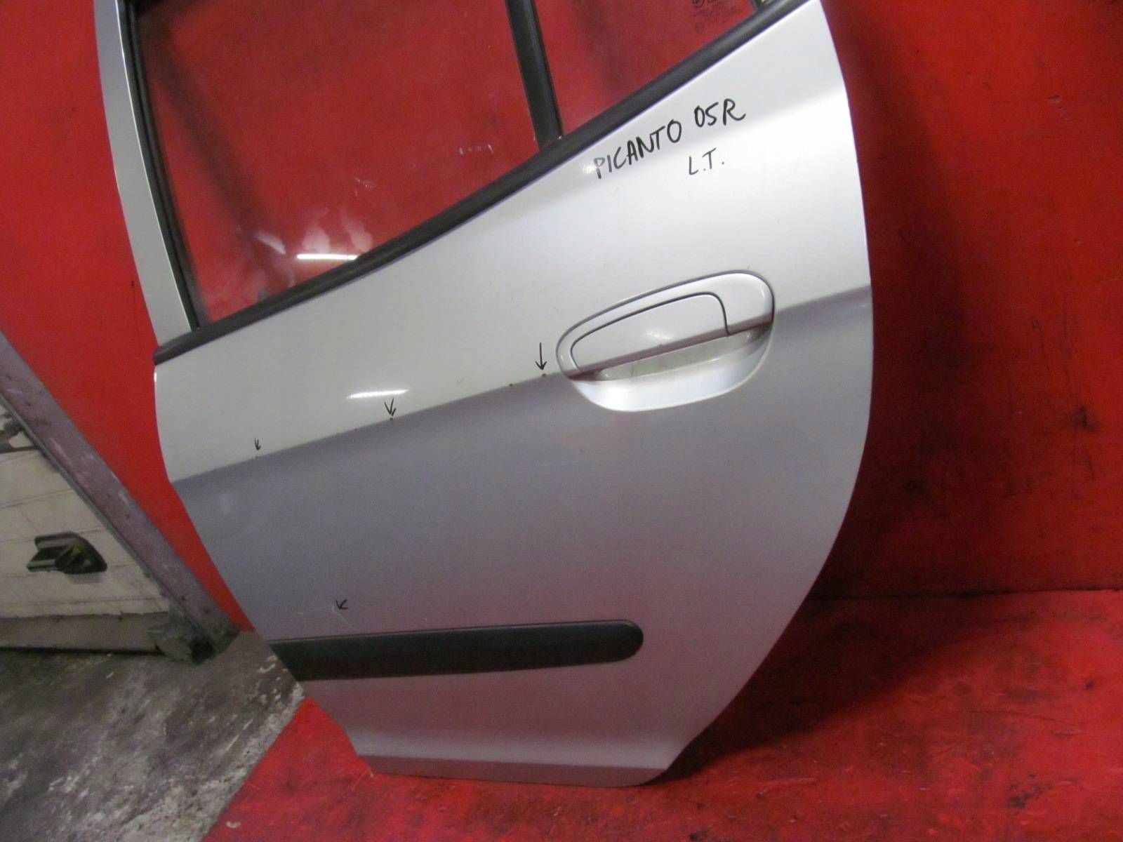 KIA PICANTO and 1 03- door left rear part rear. silver S3