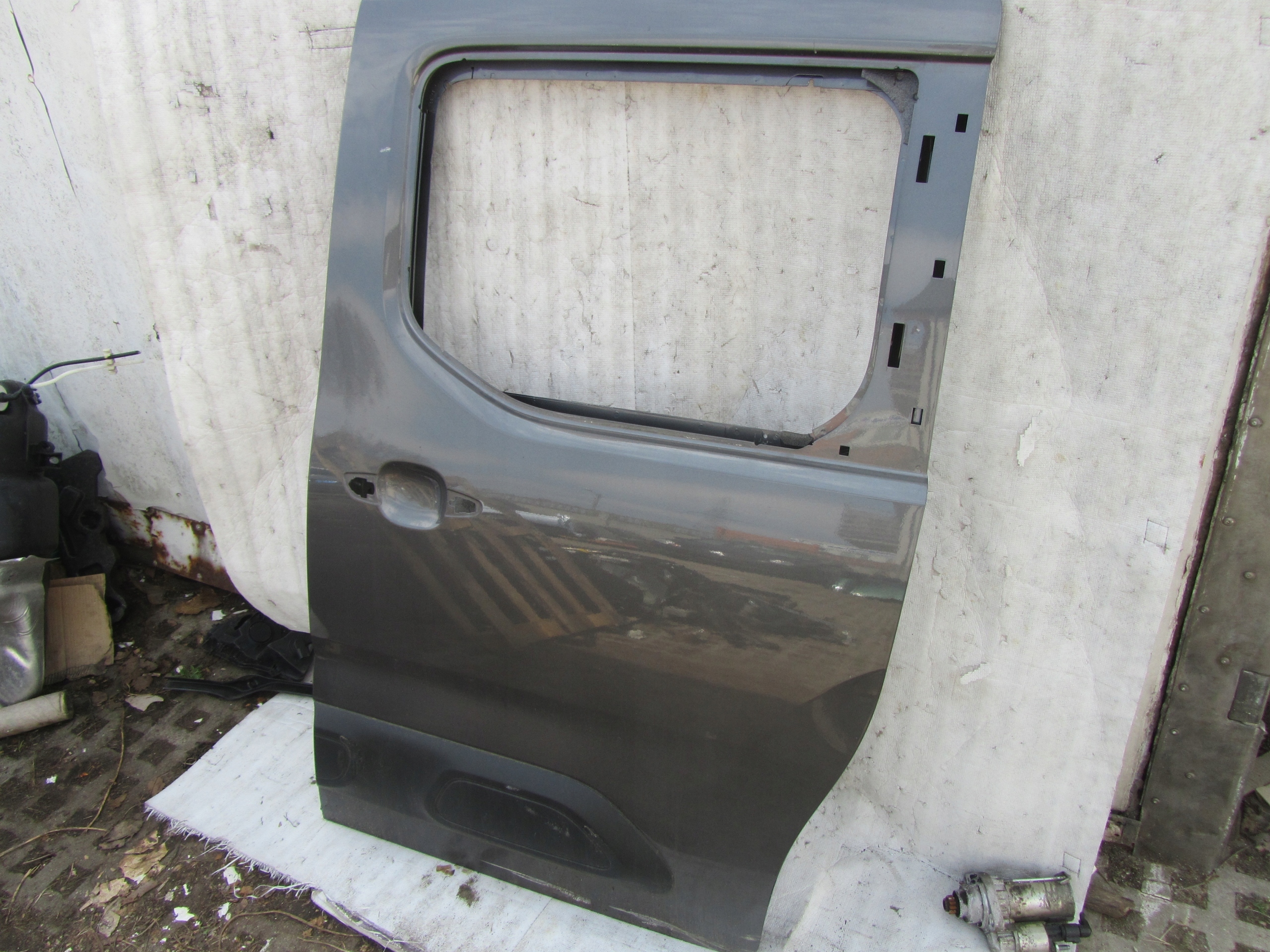 DRZWI LEWE CITROEN BERLINGO MULTISPACE PEUGEOT PARTNER 18- 9820434580 Strona zabudowy tył - lewa