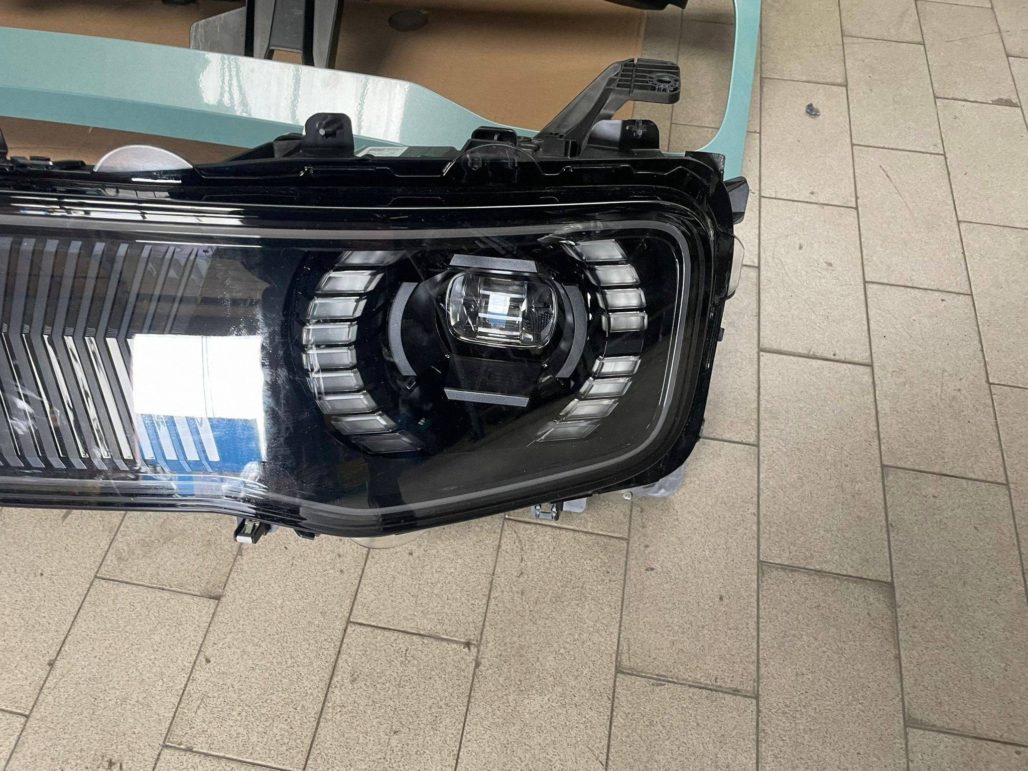 předek kapota blatníky chladič komplet reflektory předek Renault 4 BIYYY