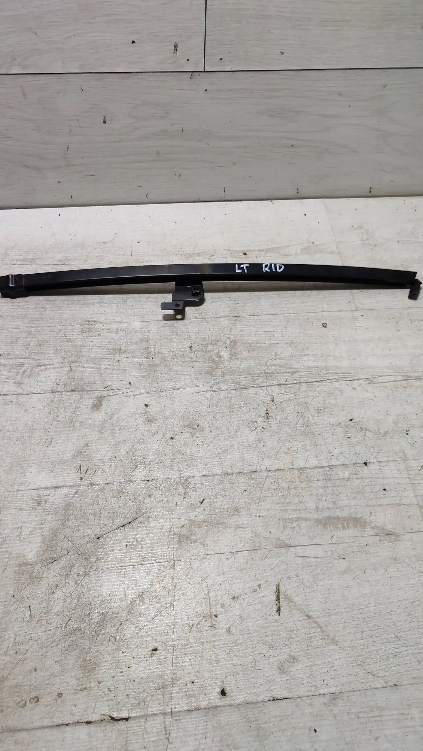 KIA Rio IV 18r Tył strona lewa Listwa szyby drzwi