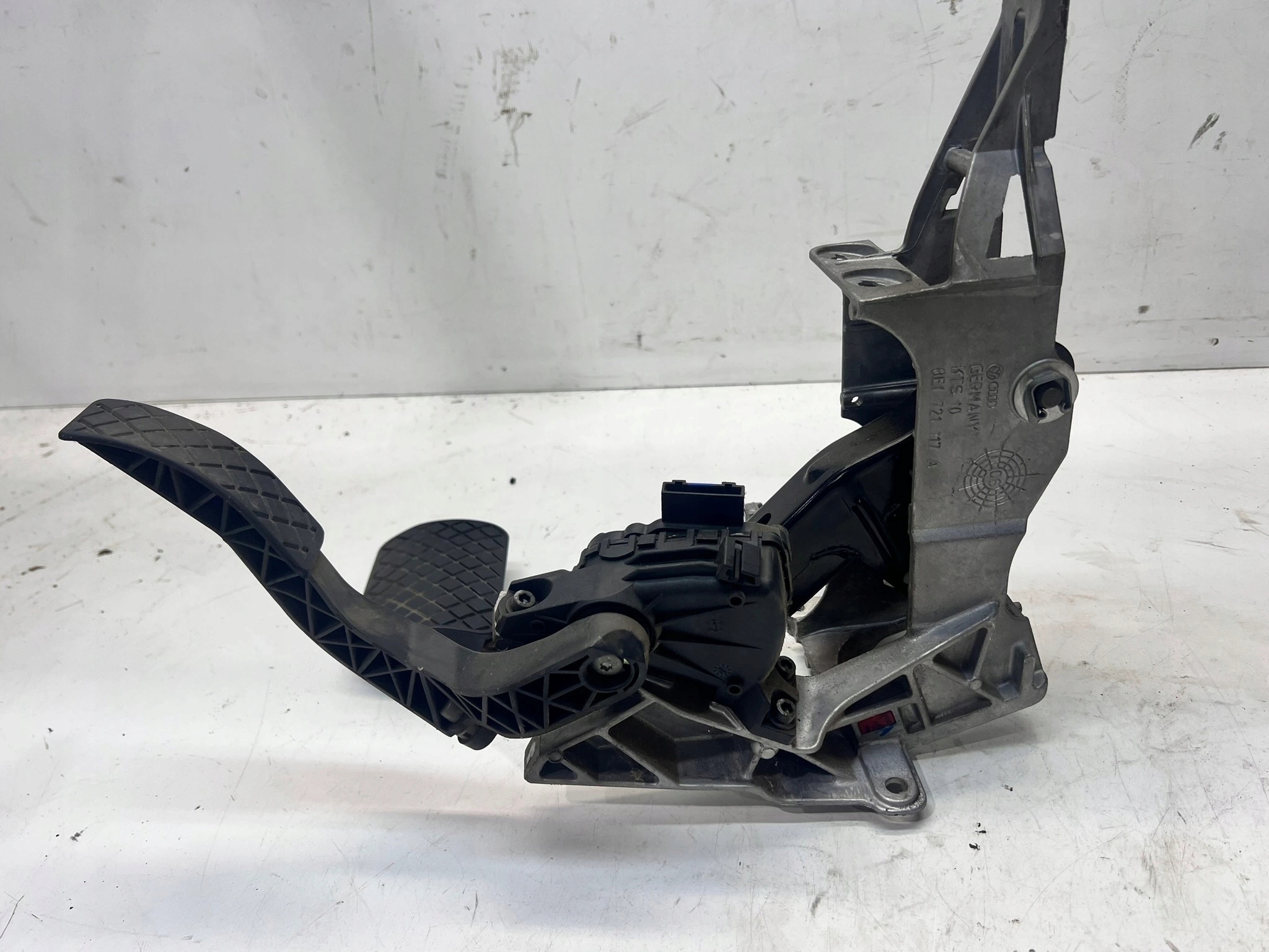 PEDAL pedals KOMPLET AUDI A4 B6 B7 8E1721117A 8E1723523G