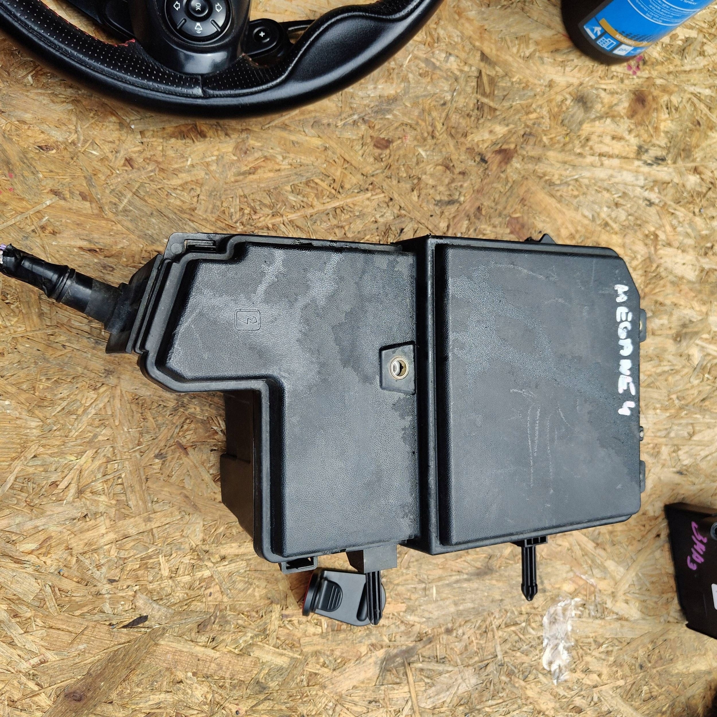 Renault Megane IV Module fusibles 284B51057R