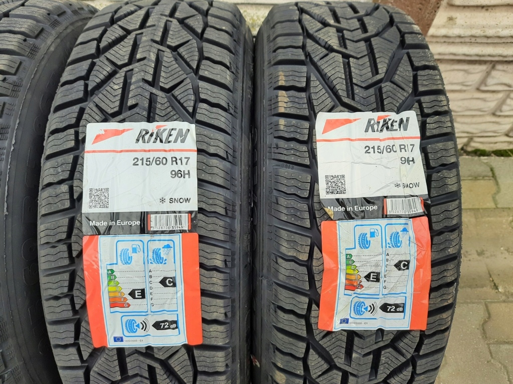 TOYOTA CHR CH R KOLA ZIMOWE 215 60R17 CZUJNIKI Pattern multi pointed