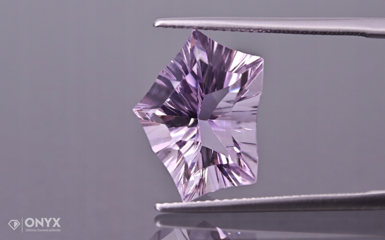 Ametyst fazetovaný nepravidelný 16x12 mm