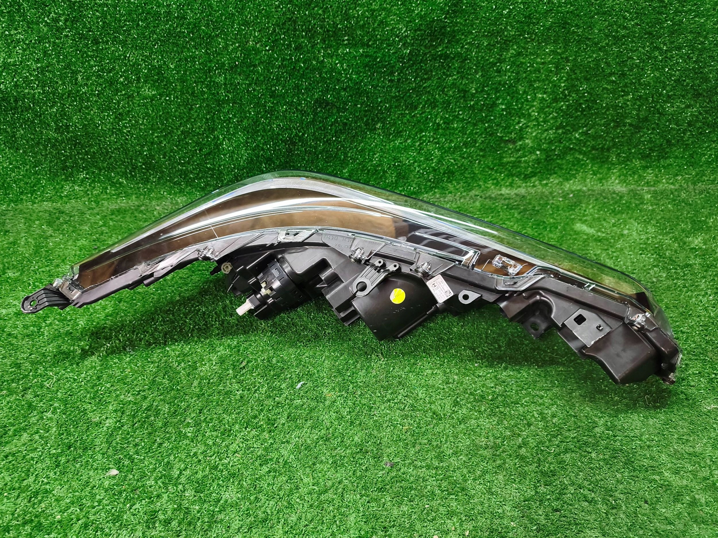 REFLEKTOR left front TOYOTA COROLLA E21 LIFT HB KOMBI NR.1258