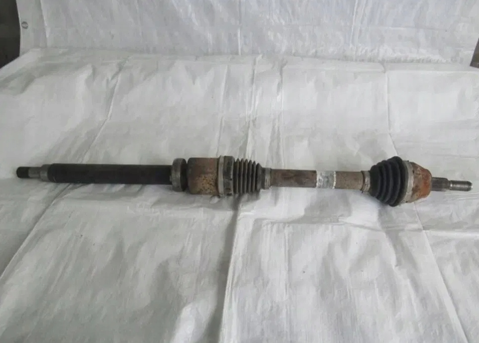 AV613B436C2D - FORD FOCUS MK3 1,6 TDCI ПІВВІСЬ ПРАВИЙ AV61-3B436-C2D