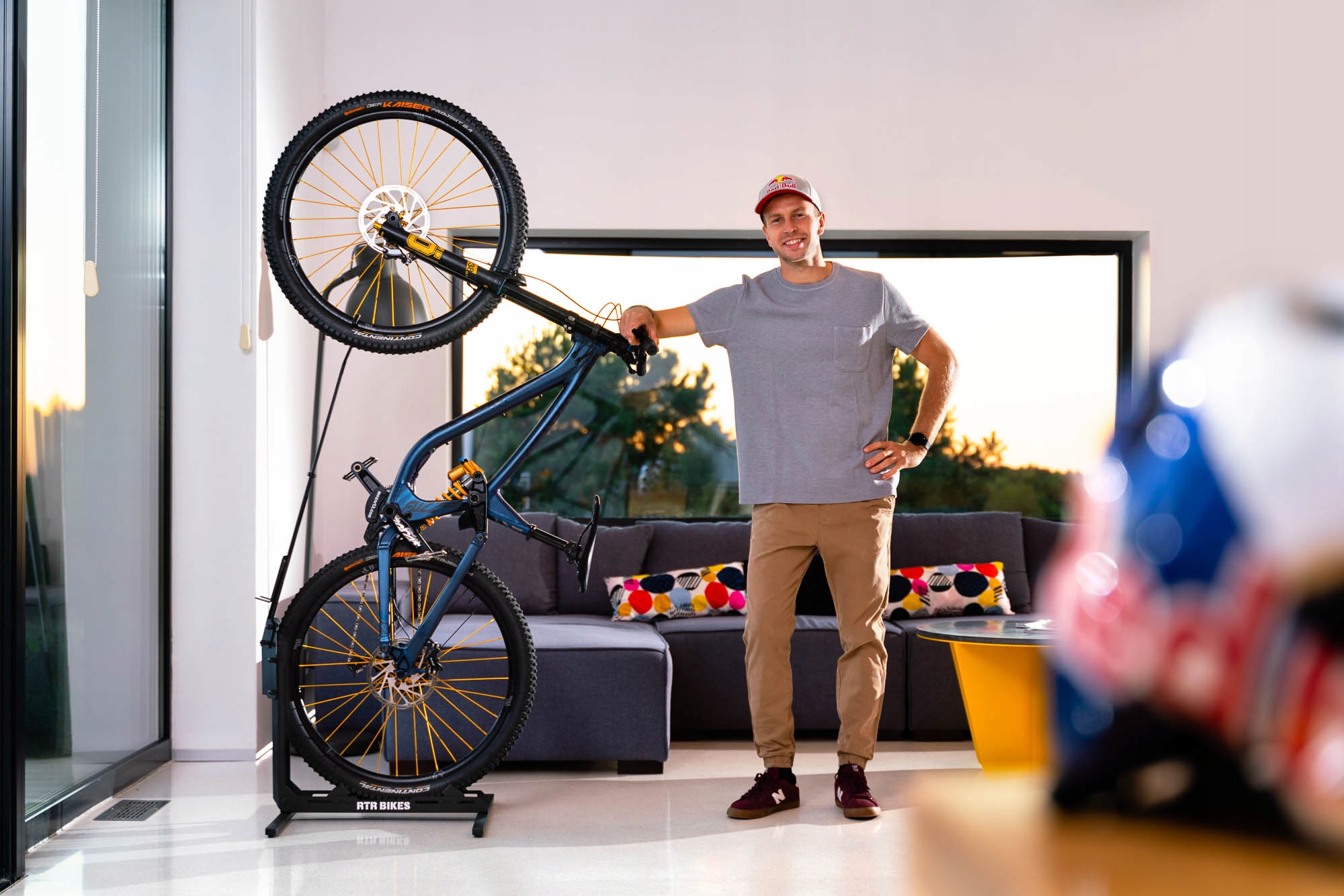 STOJAK NA ROWER PIONOWY RTR BIKES BRUTUS UP PRO Materiał dominujący metal