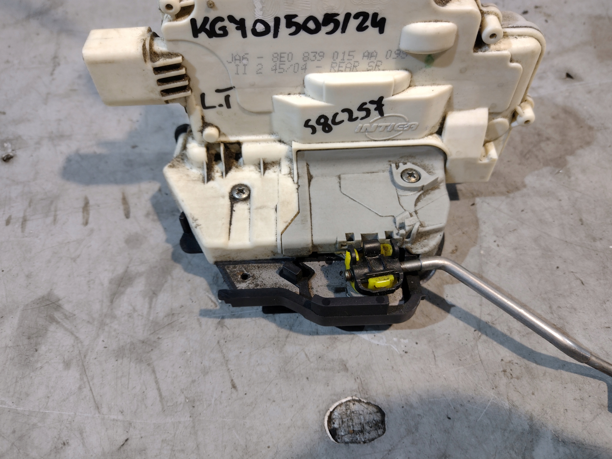 lock door left rear part Audi A4 B7 8E0839015AA