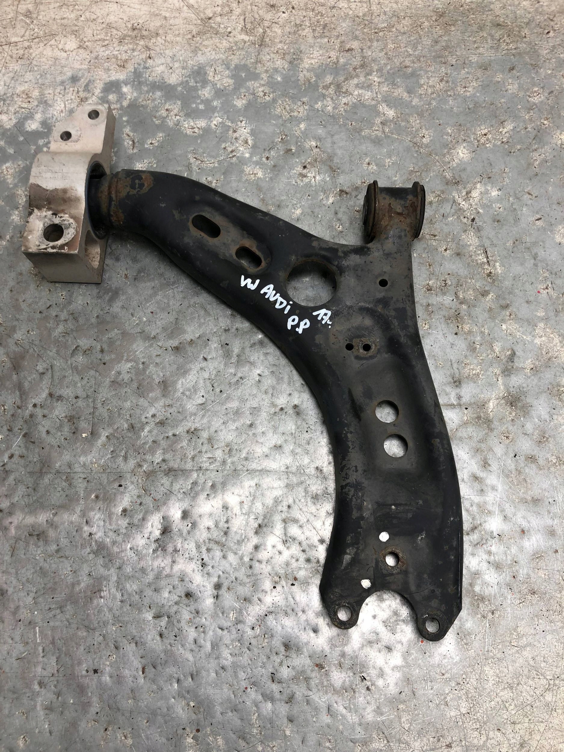 arm right front VW AUDI 1K0407166C
