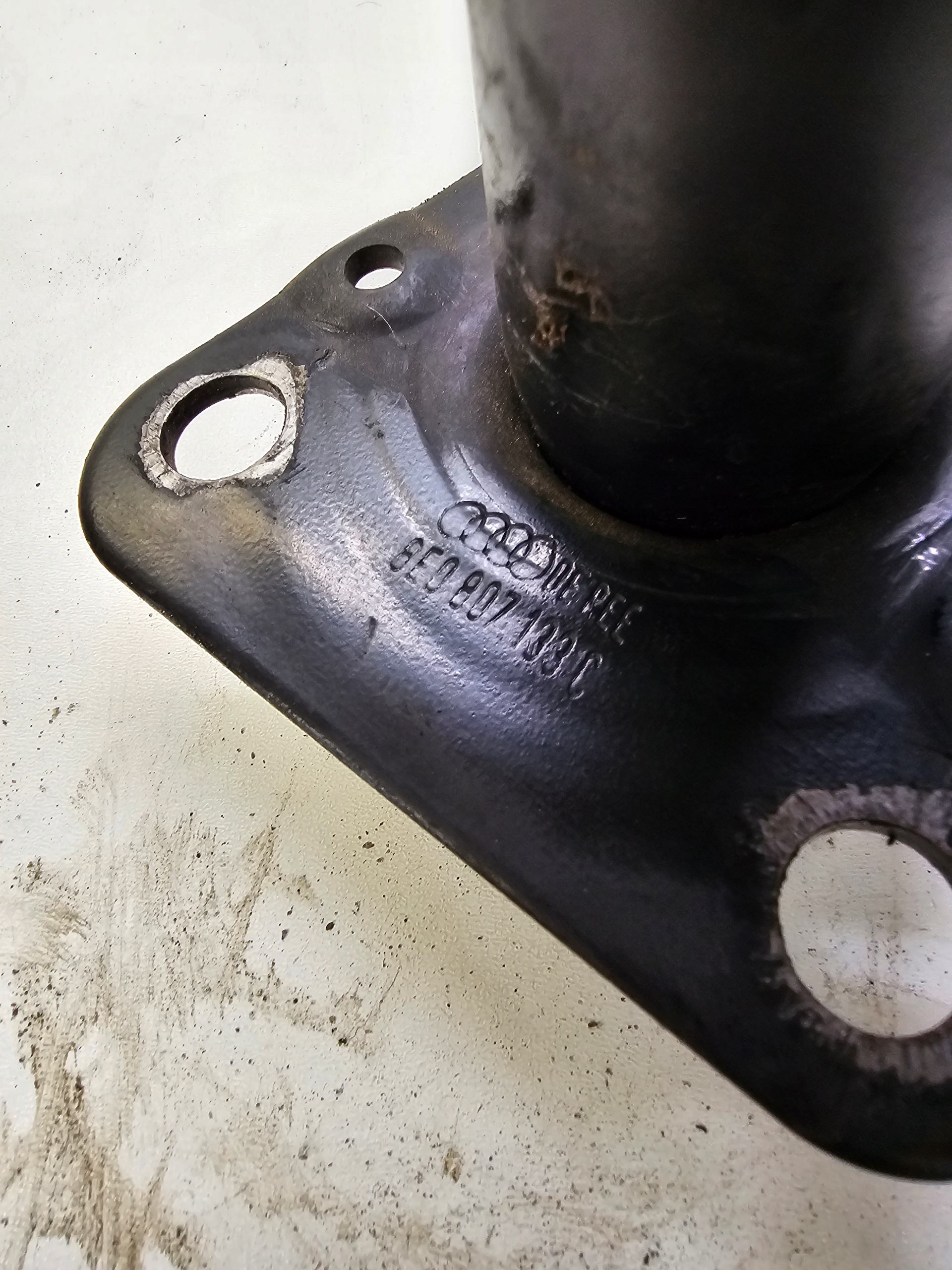 beam tip left AUDI A4 B7 8E0807133C