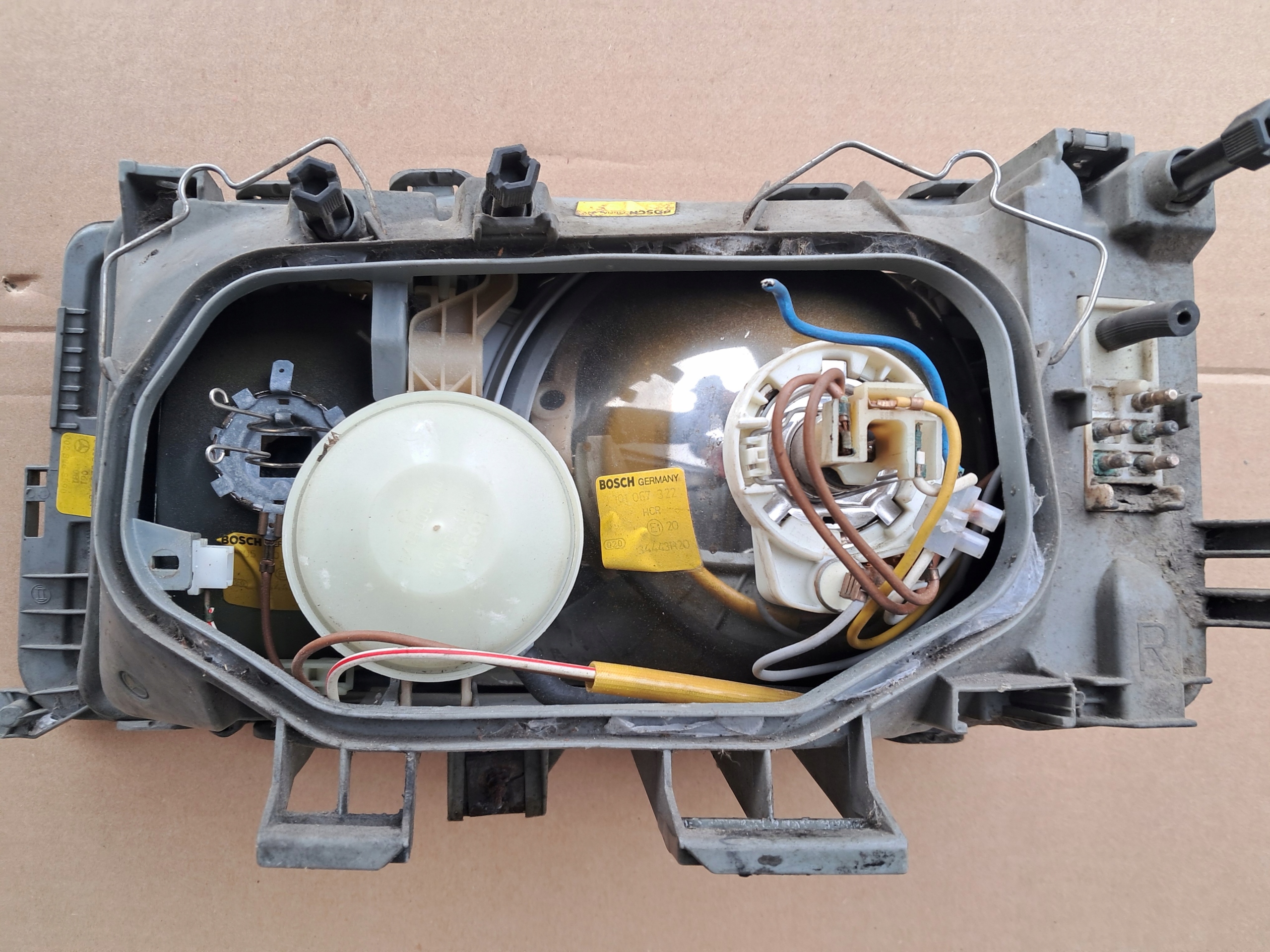 light front right MERCEDES W201 190 A2018207661 BOSCH