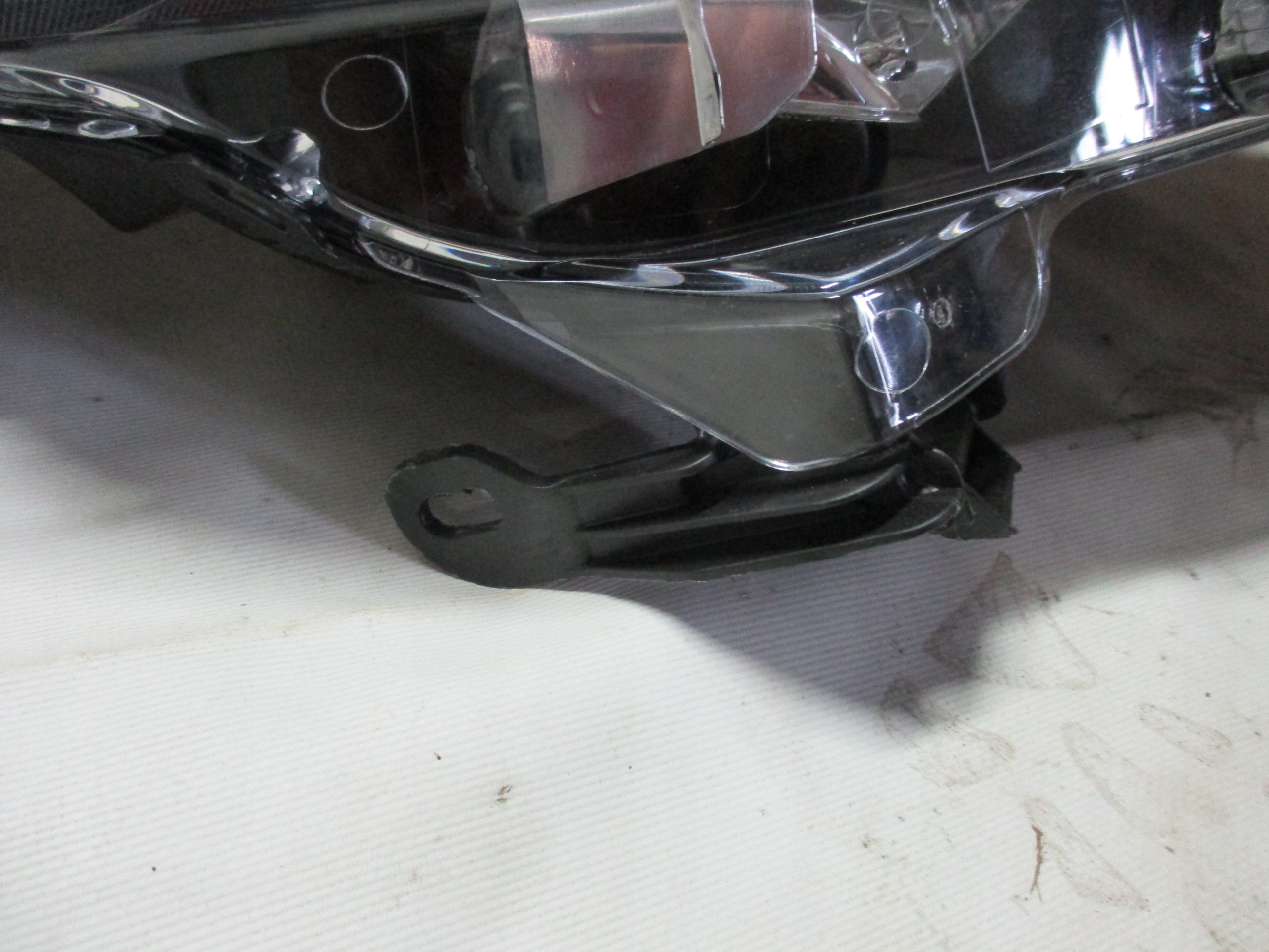 light right front front Peugeot 208 12-19r 9802221280