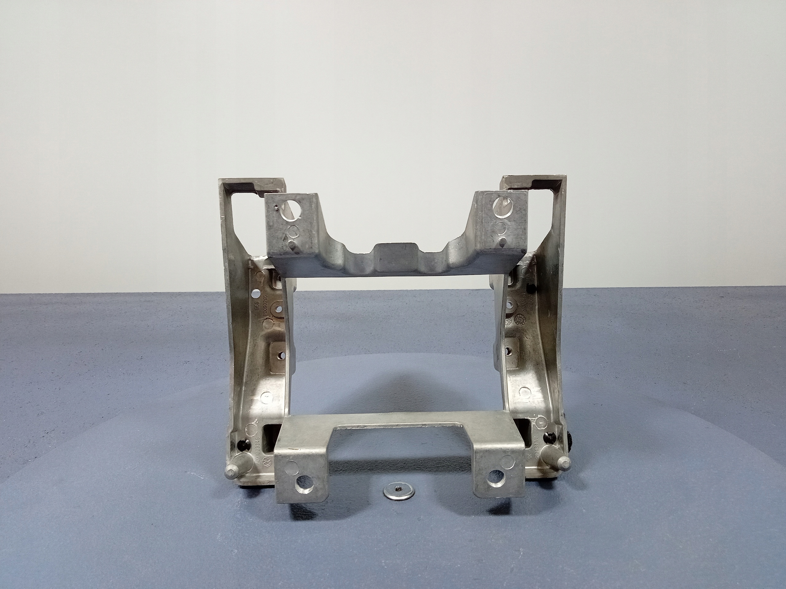 Audi Q7 и 4L кронштейн диффузор консоль 7L0863345