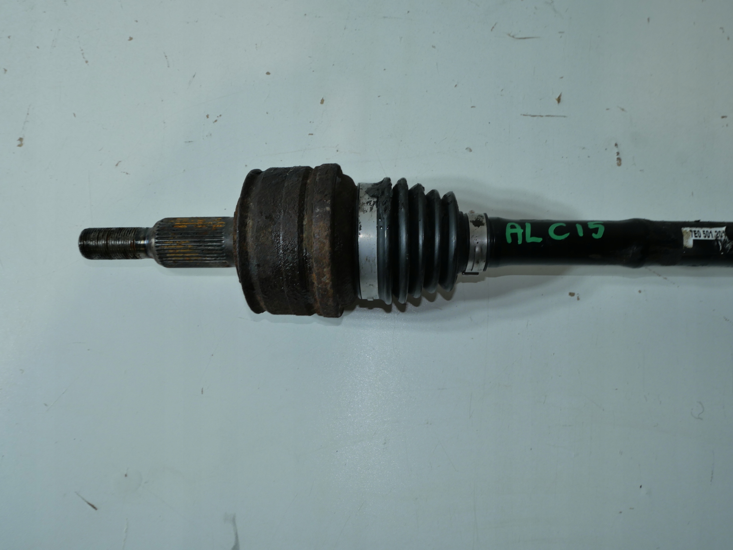 VW T5 LIFT 2.0 TDI semi-axis left left rear part 7E0501201