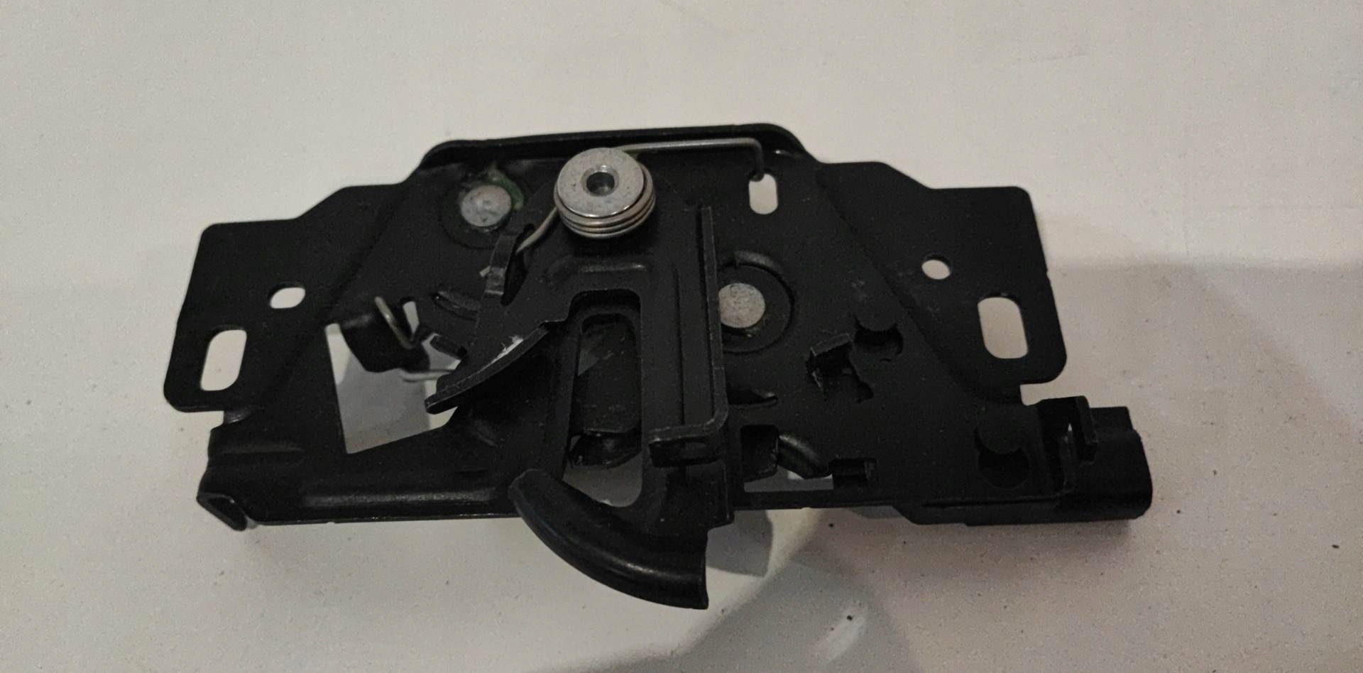 1033011 1033011-00-G - Tesla model 3 S Y замок капота спереди