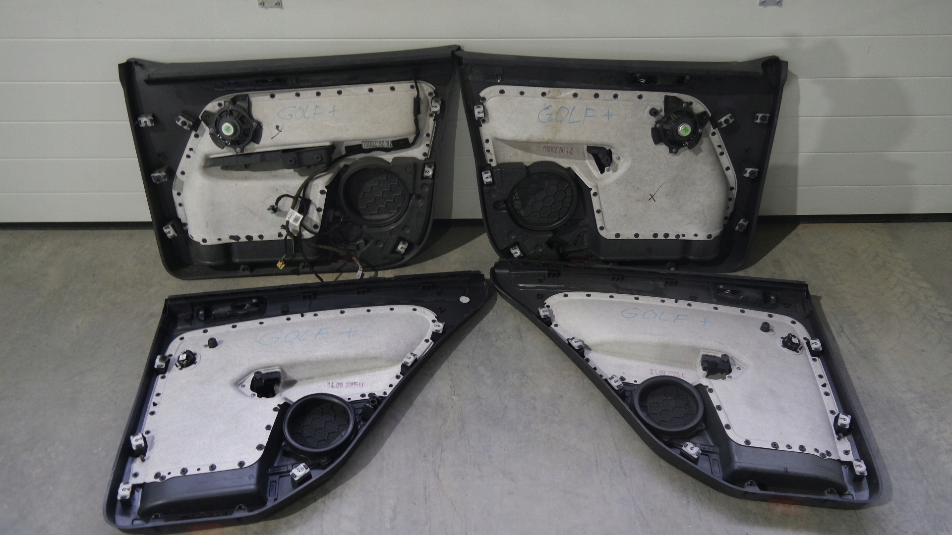 TAPICERKA DRZWI VOLKSWAGEN GOLF V PLUS Numer katalogowy części 57D6DNMY543XDG