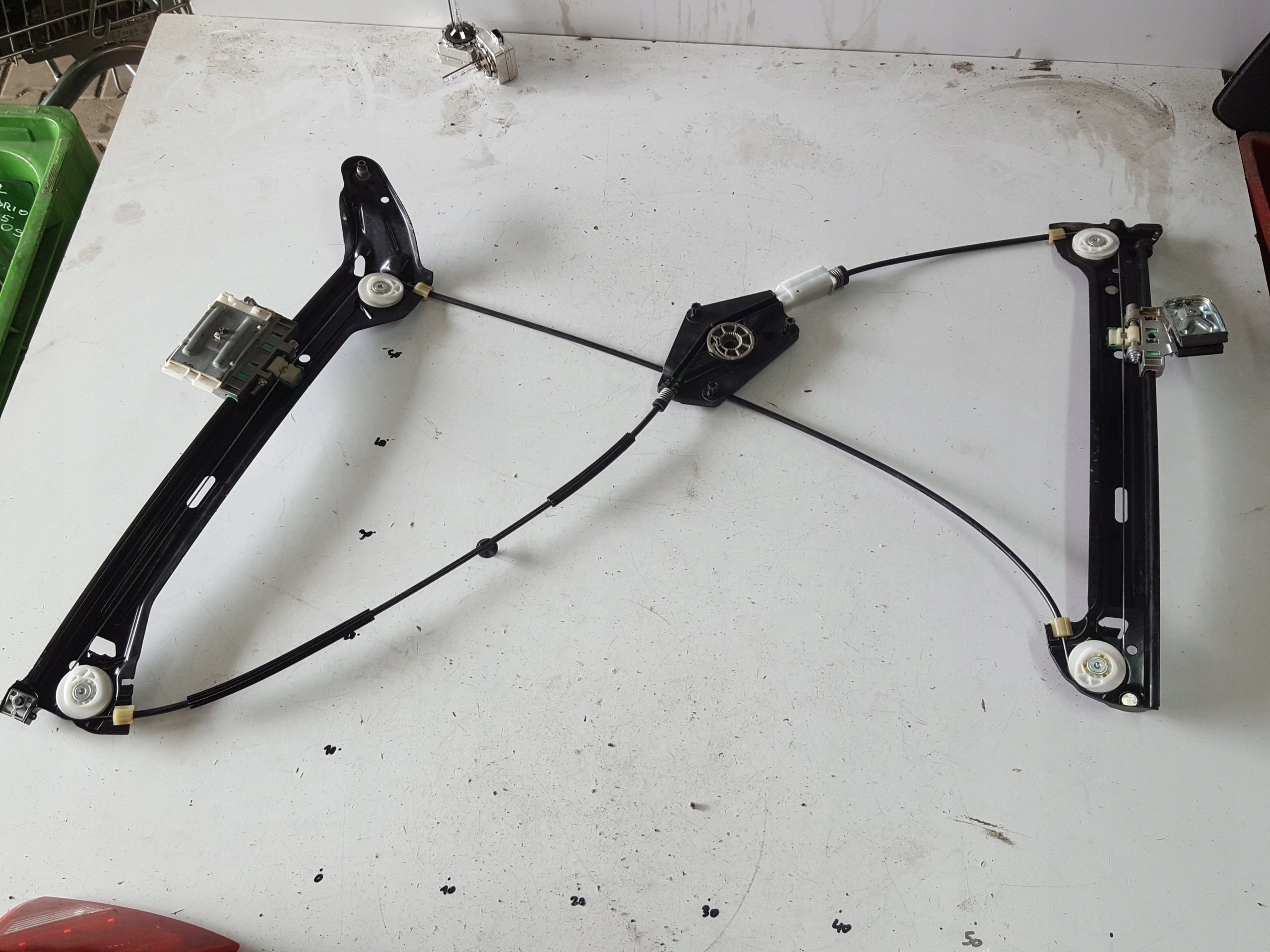 AUDI A5 8T 8F 09-16r CABRIO PODNOŚNIK SZYBY LEWY PRZÓD Numer katalogowy części 8F0837461D