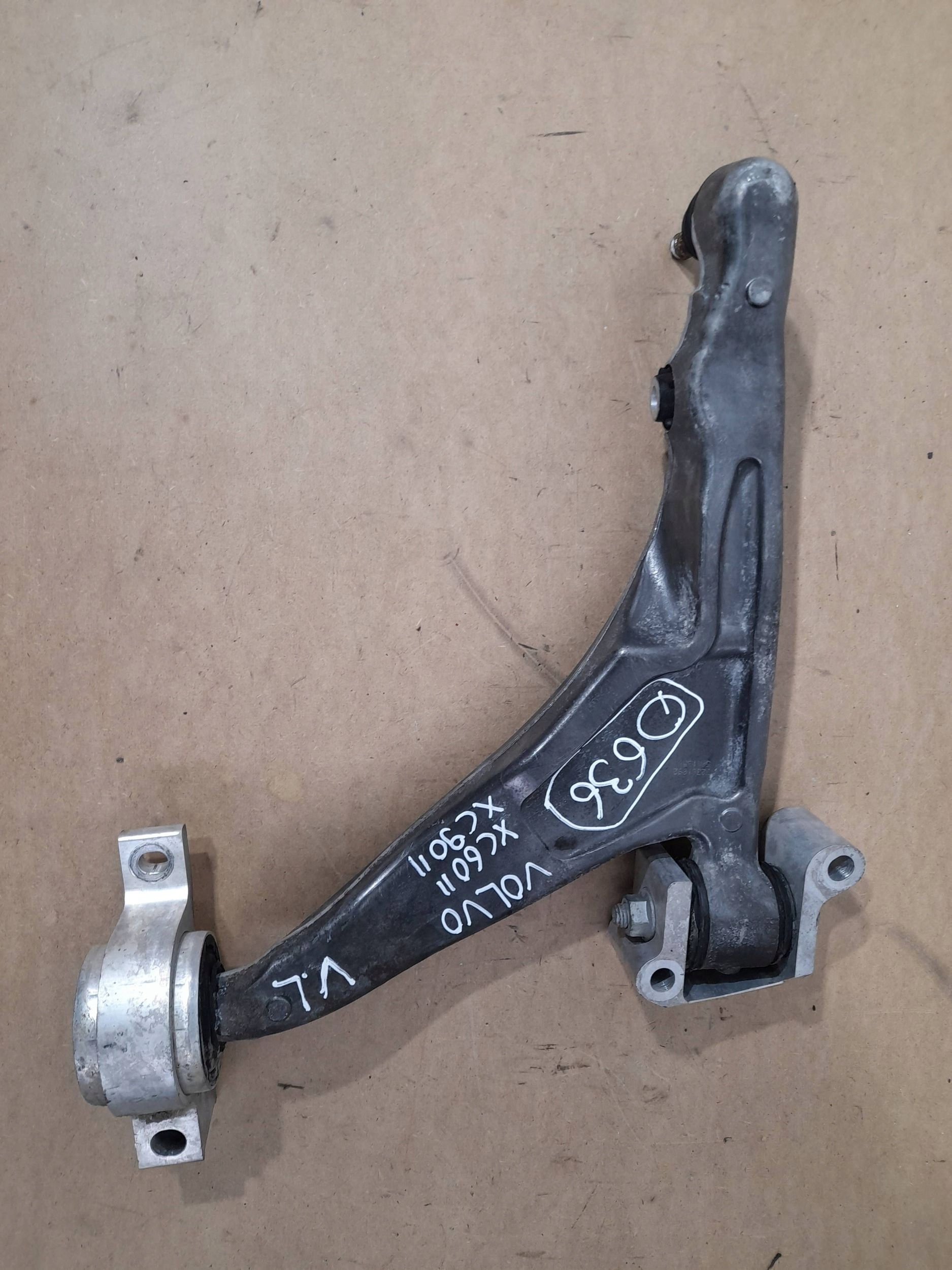 Volvo XC 60 II XC 90 arm front left (Q636)
