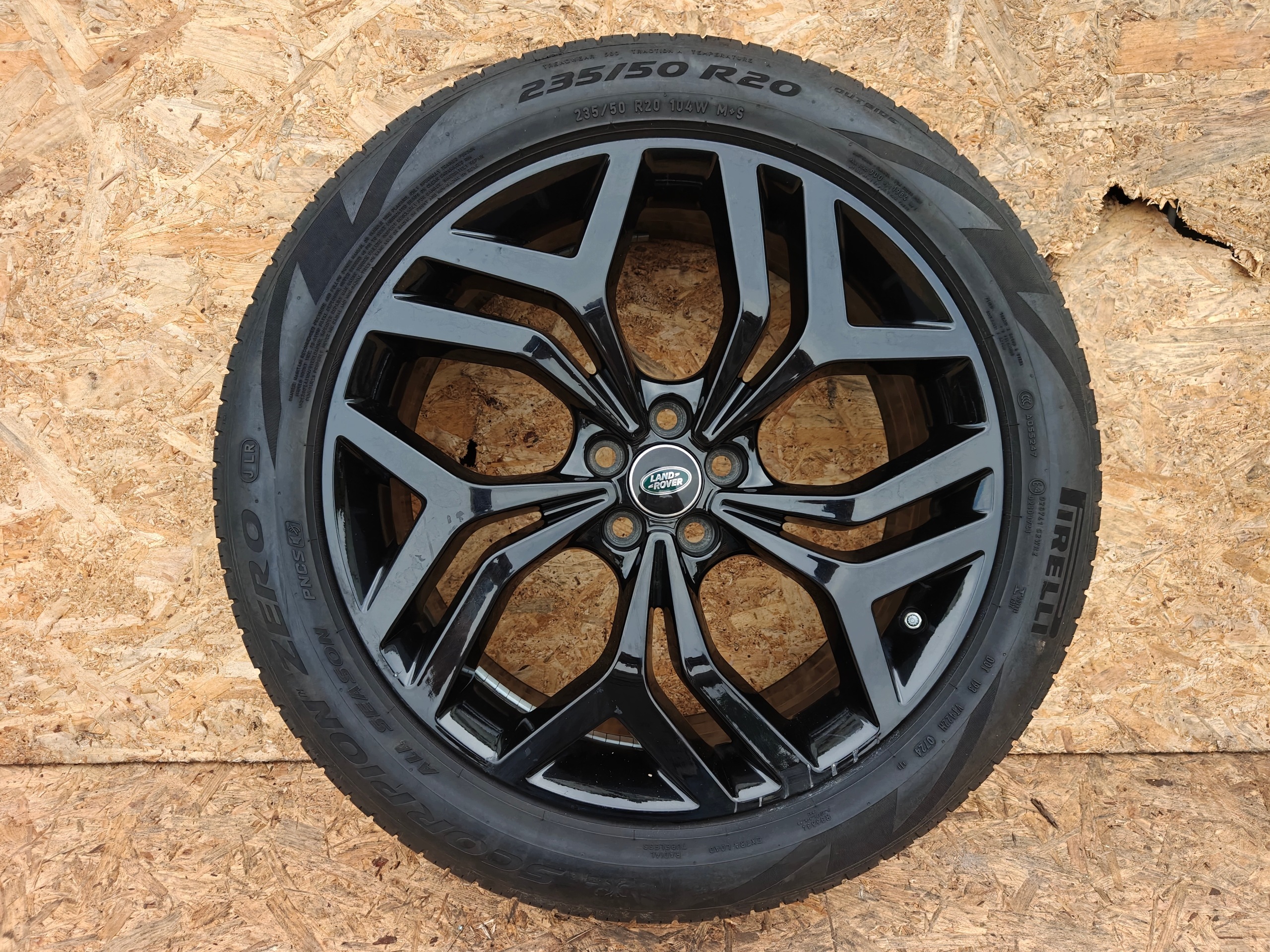 roues disques RANGE ROVER EVOQUE II L551 DYNAMIC PIRELLI SCORPION 235 50 R20