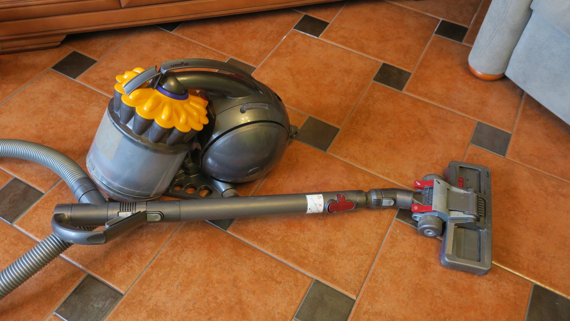 Odkurzacz bezworkowy Dyson DC33C Kod producenta 215391-01