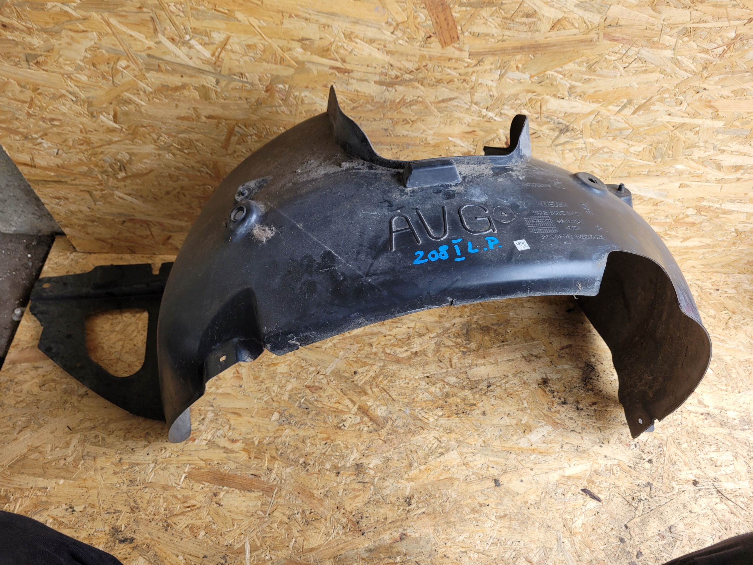 mudguard front front left PEUGEOT 208 and 1