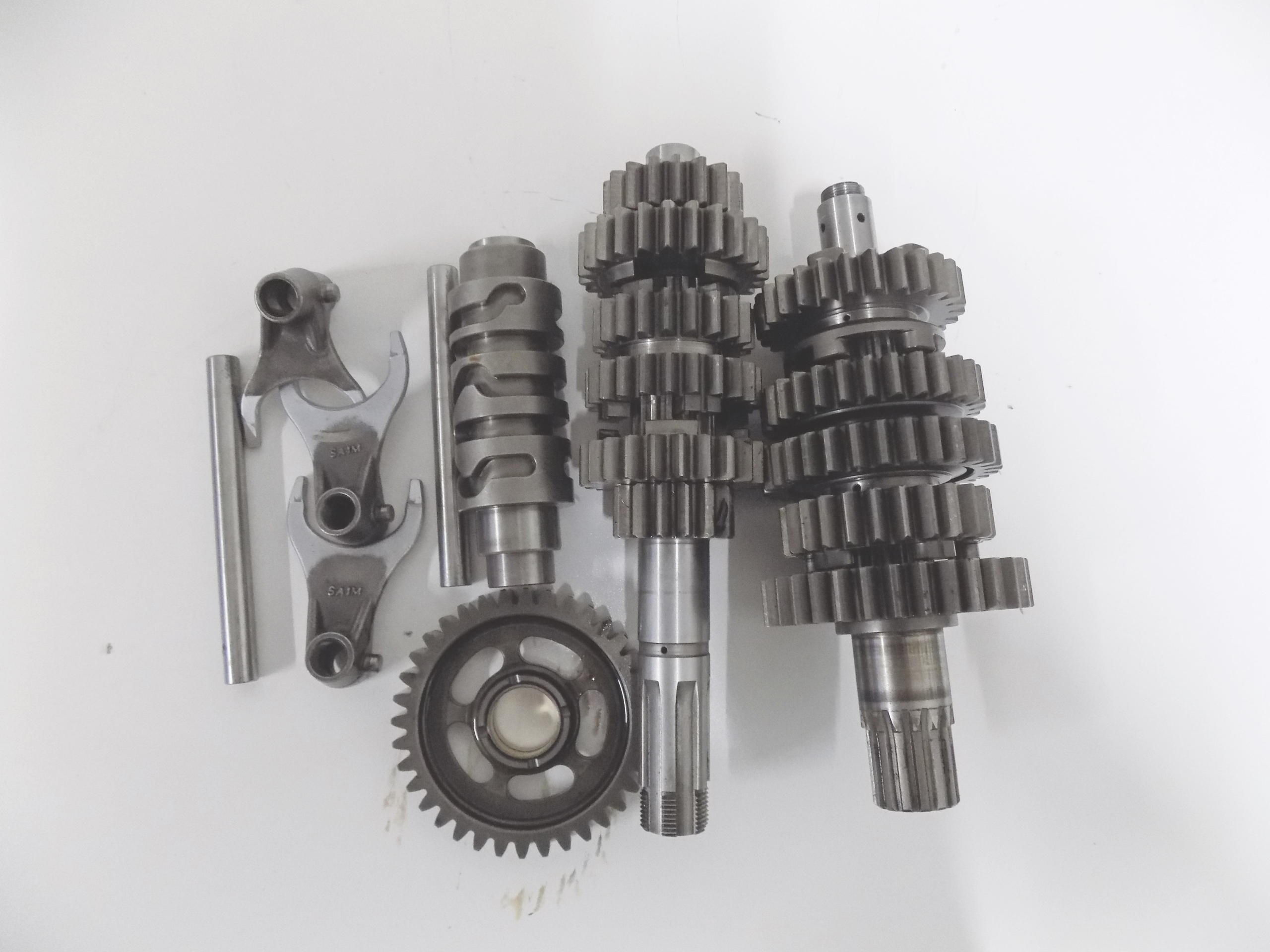 APRILIA SHIVER 750 SKRZYNIA BIEGOW